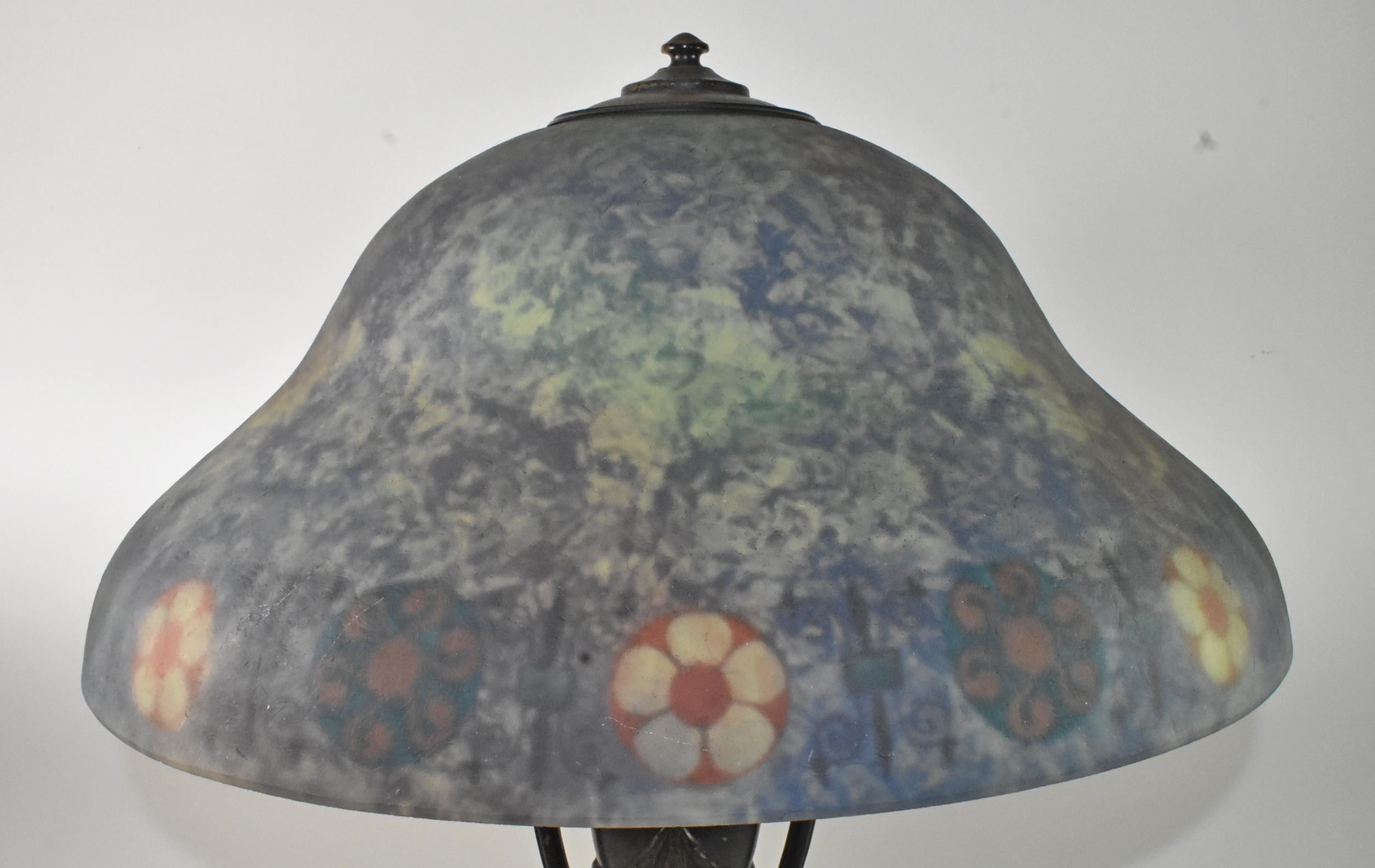 Reverse Painted Classique Floral Table Lamp In Good Condition For Sale In Toledo, OH