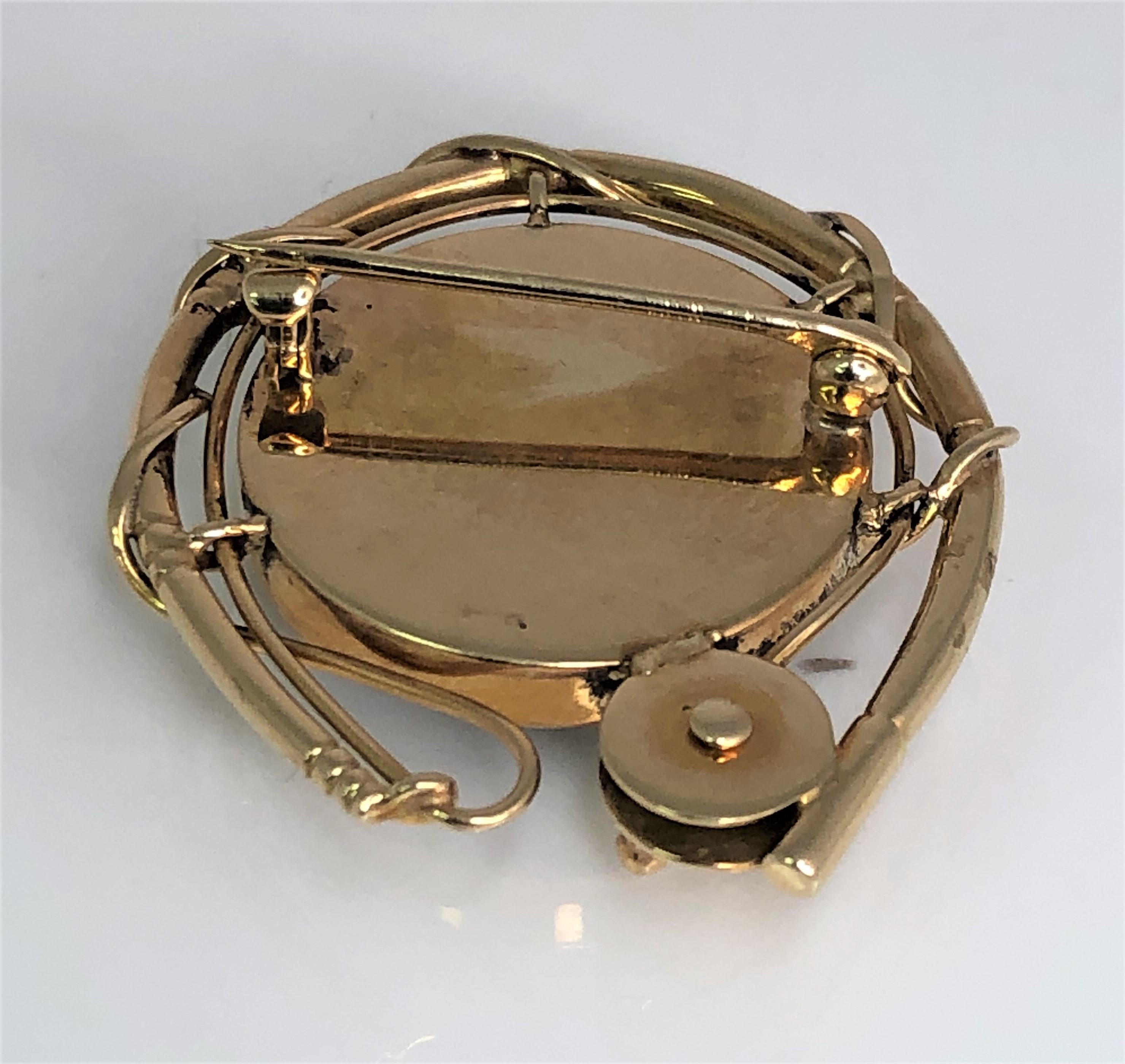 Taille cabochon Épingle à poisson en cristal peint à l'envers en vente
