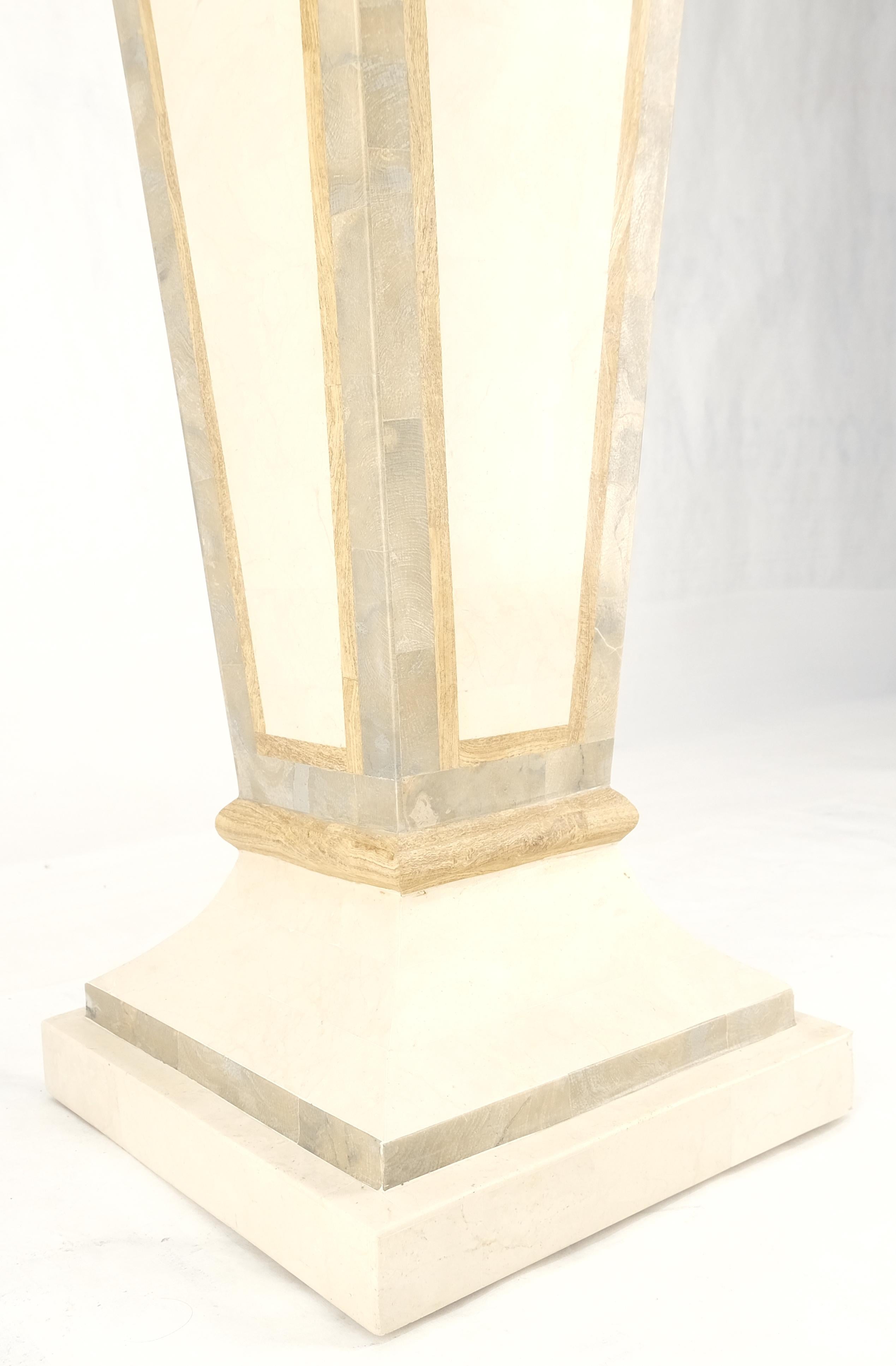 ¡Forma de Obelisco Invertido Cuadrado Cónico Mármol Enchapado Pedestal MINT! en Bueno estado para la venta en Rockaway, NJ