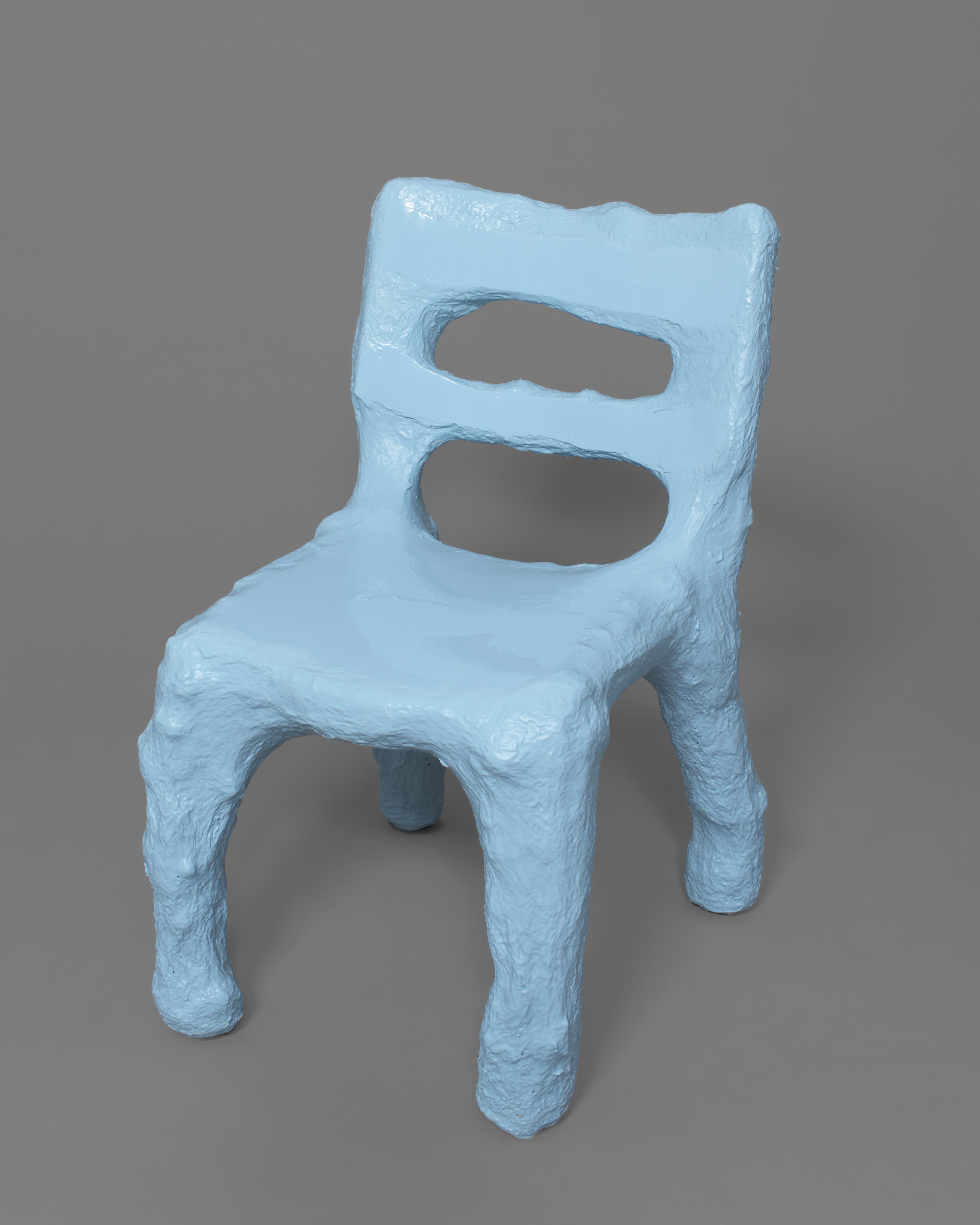 Chaise à processus inversé de Philipp Aduatz
Unique en son genre
Dimensions : D 55 x L 50 x H 80cm
MATERIAL : Bois, métal, mousse de polystyrène, papier mâché, résine, laque.
Chaque pièce est différente

Avec le concept du Reversed Process