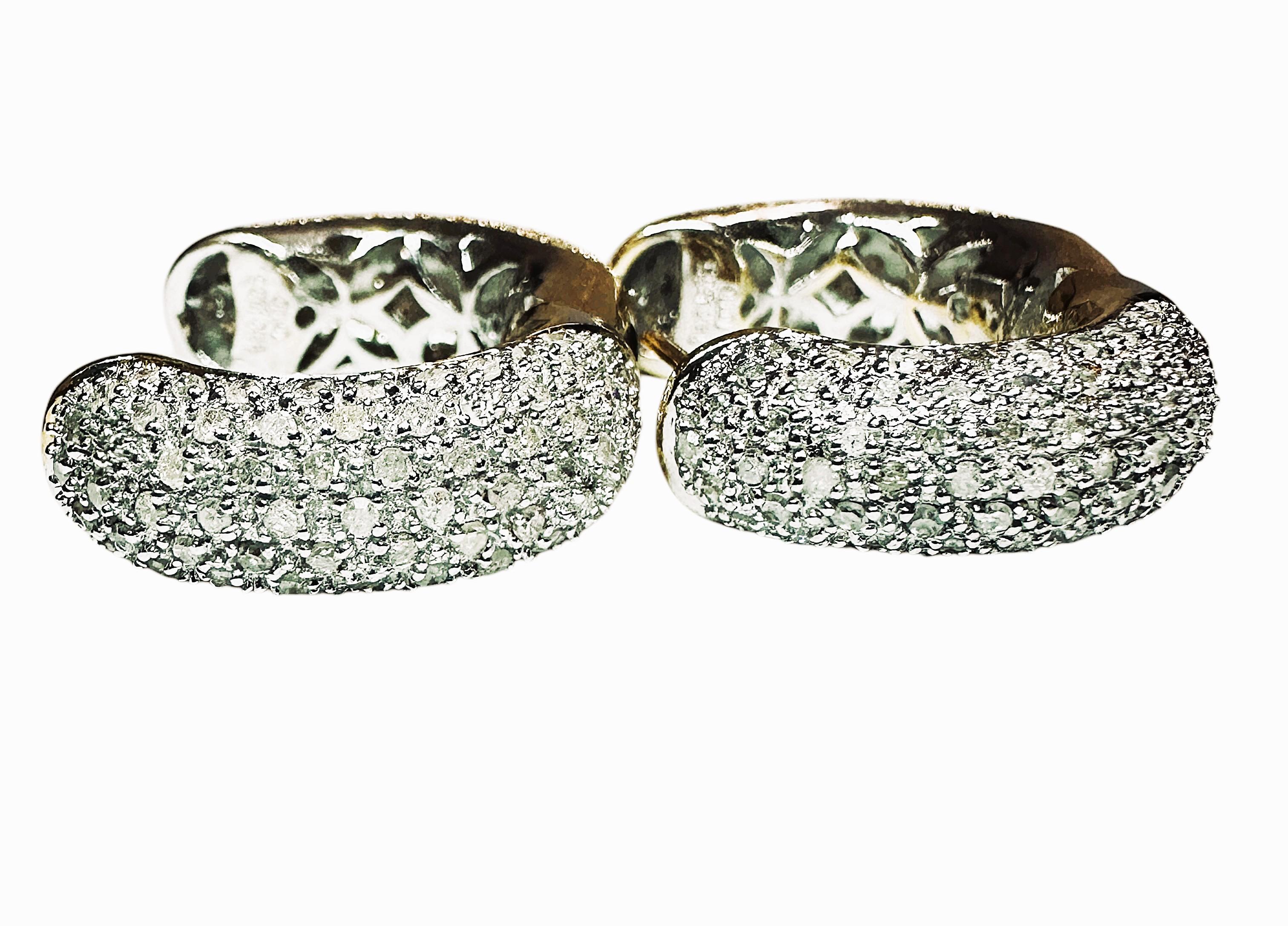 Boucles d'oreilles réversibles en or blanc et jaune 14 carats avec diamants de 2 carats Pour femmes en vente