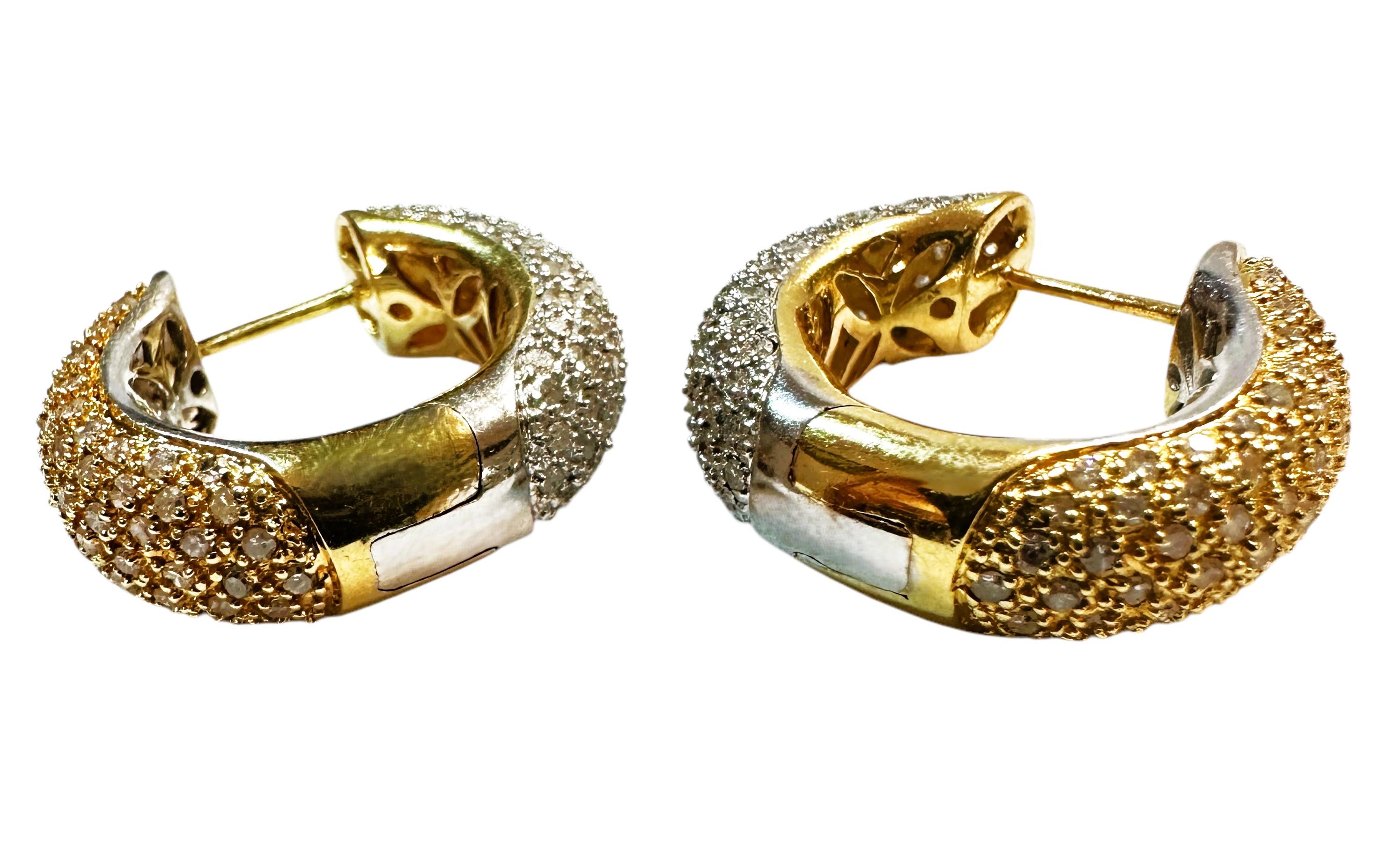 Boucles d'oreilles réversibles en or blanc et jaune 14 carats avec diamants de 2 carats en vente 3