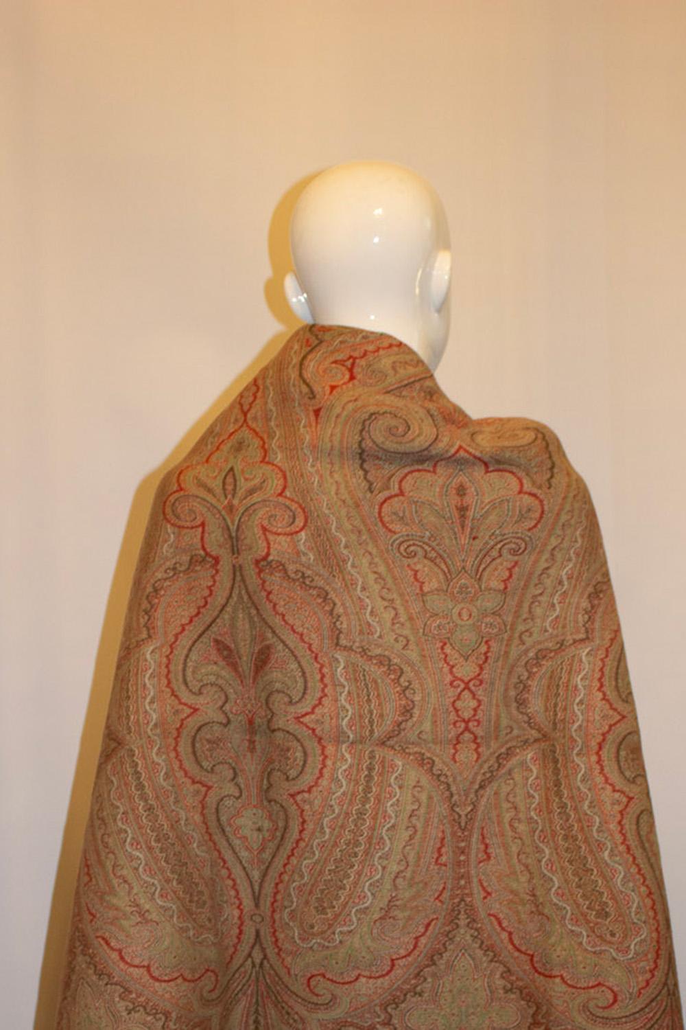 Reversible 18th century Paisley Shawl with fringing For Sale 1