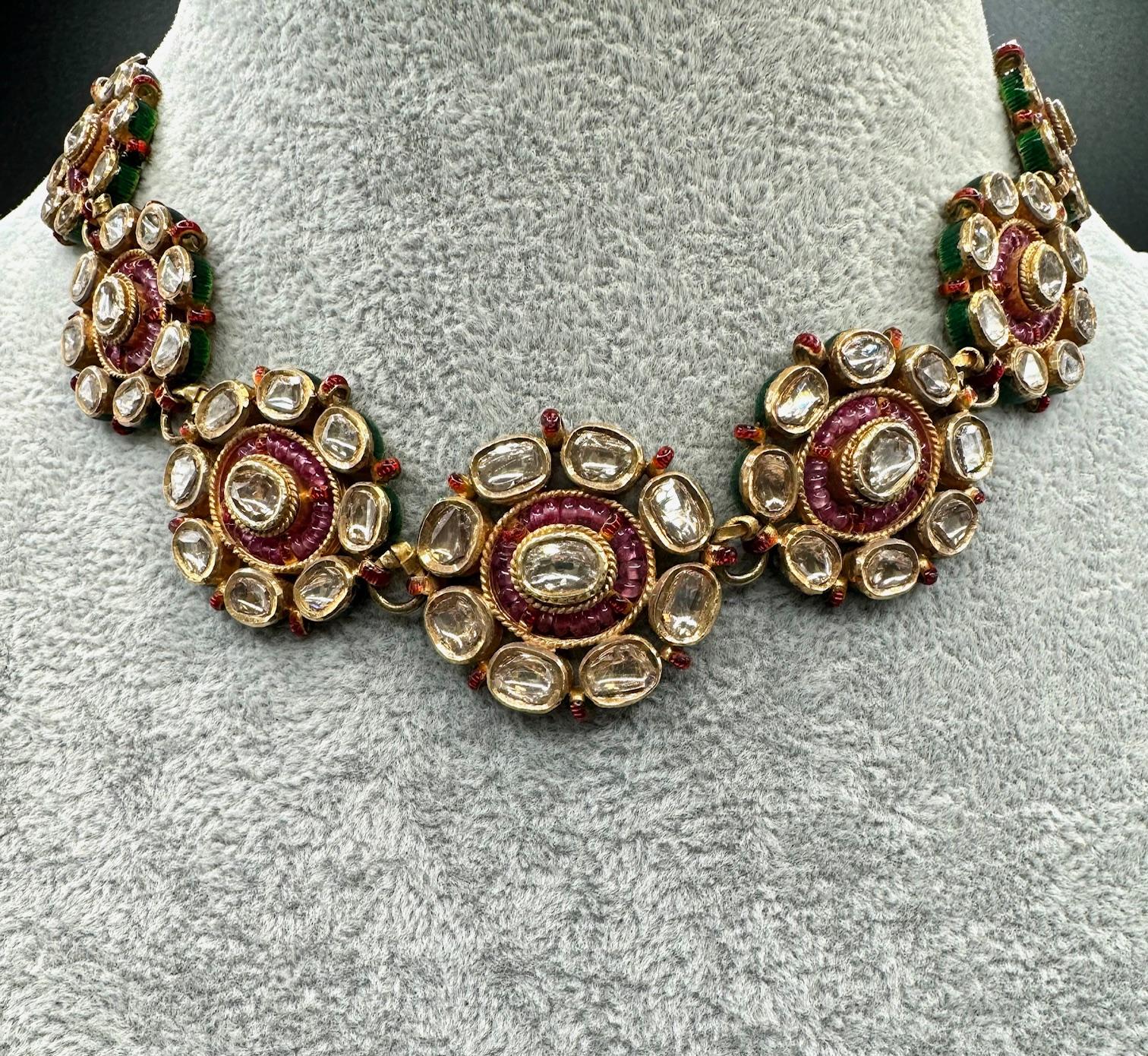 Indische Halskette, Wendbar aus 20 Karat und 14 Karat Gelbgold und Emaille mit Diamanten und Rubinen im Angebot 6