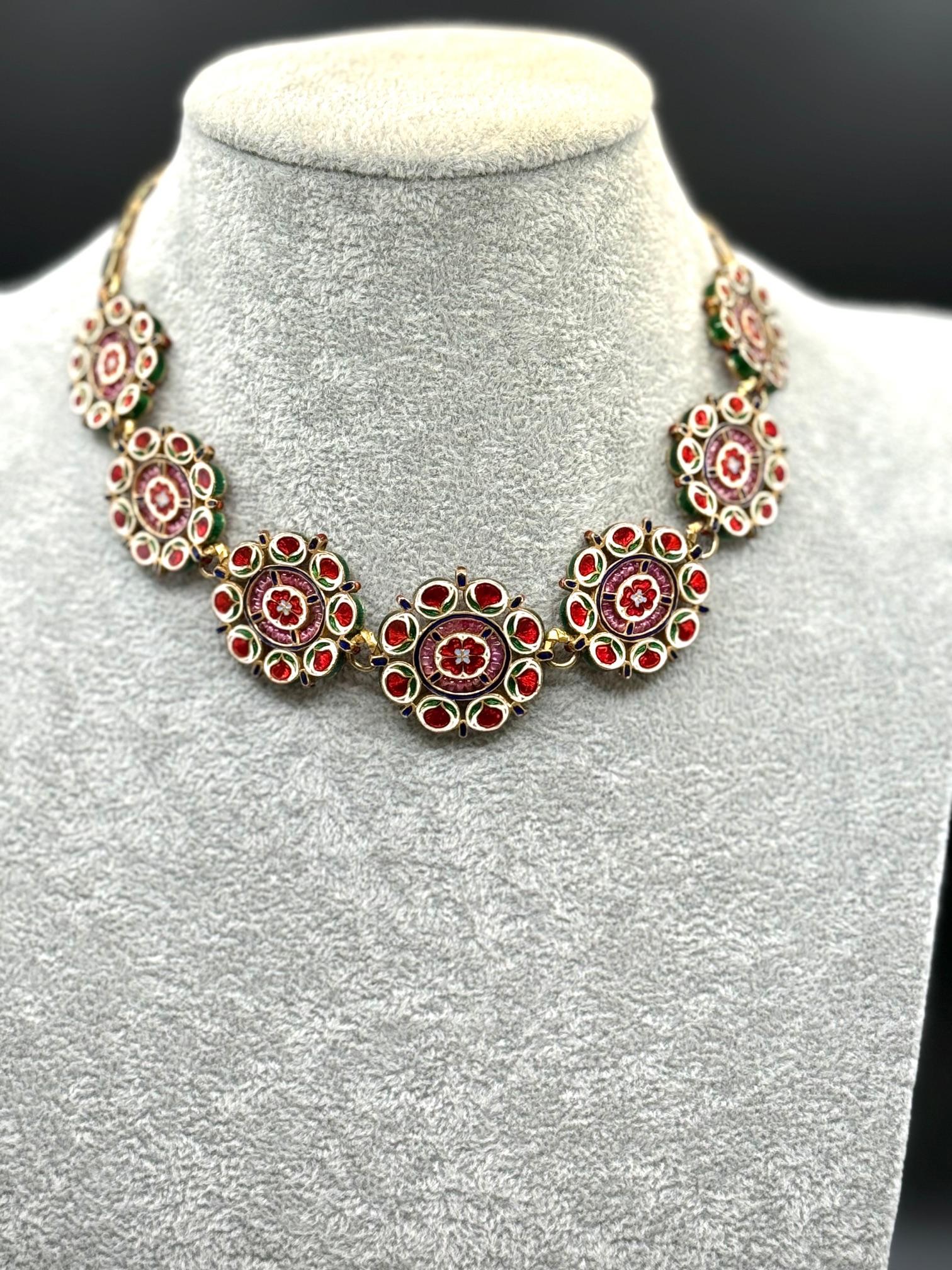 Indische Halskette, Wendbar aus 20 Karat und 14 Karat Gelbgold und Emaille mit Diamanten und Rubinen im Angebot 8