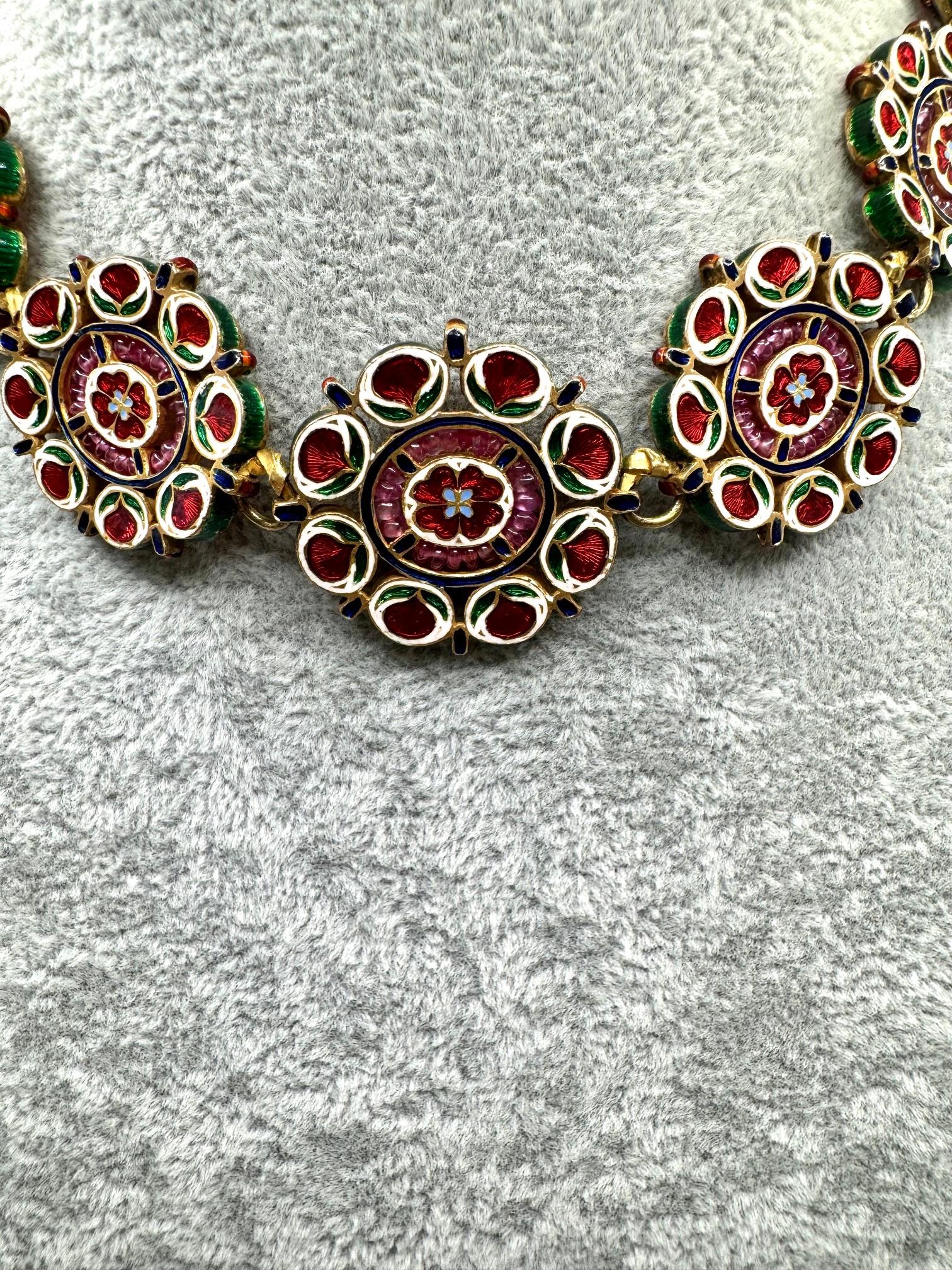 Indische Halskette, Wendbar aus 20 Karat und 14 Karat Gelbgold und Emaille mit Diamanten und Rubinen im Angebot 11