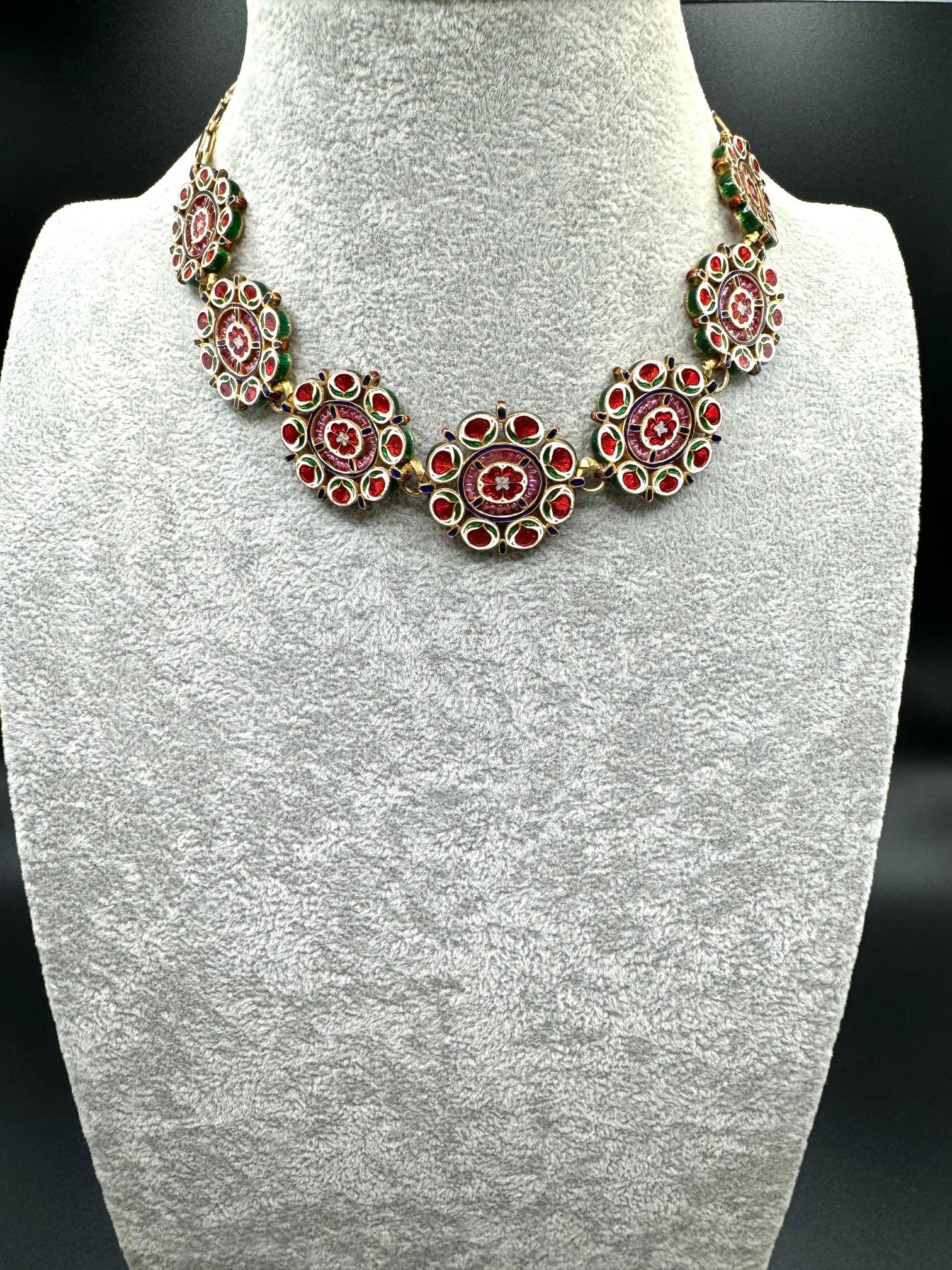 Indische Halskette, Wendbar aus 20 Karat und 14 Karat Gelbgold und Emaille mit Diamanten und Rubinen im Angebot 12