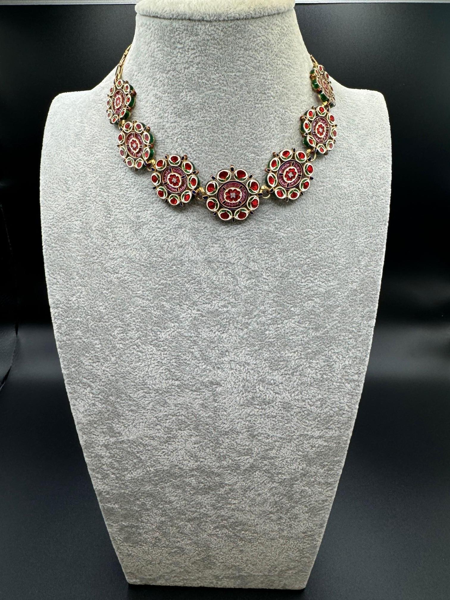 Indische Halskette, Wendbar aus 20 Karat und 14 Karat Gelbgold und Emaille mit Diamanten und Rubinen im Angebot 13