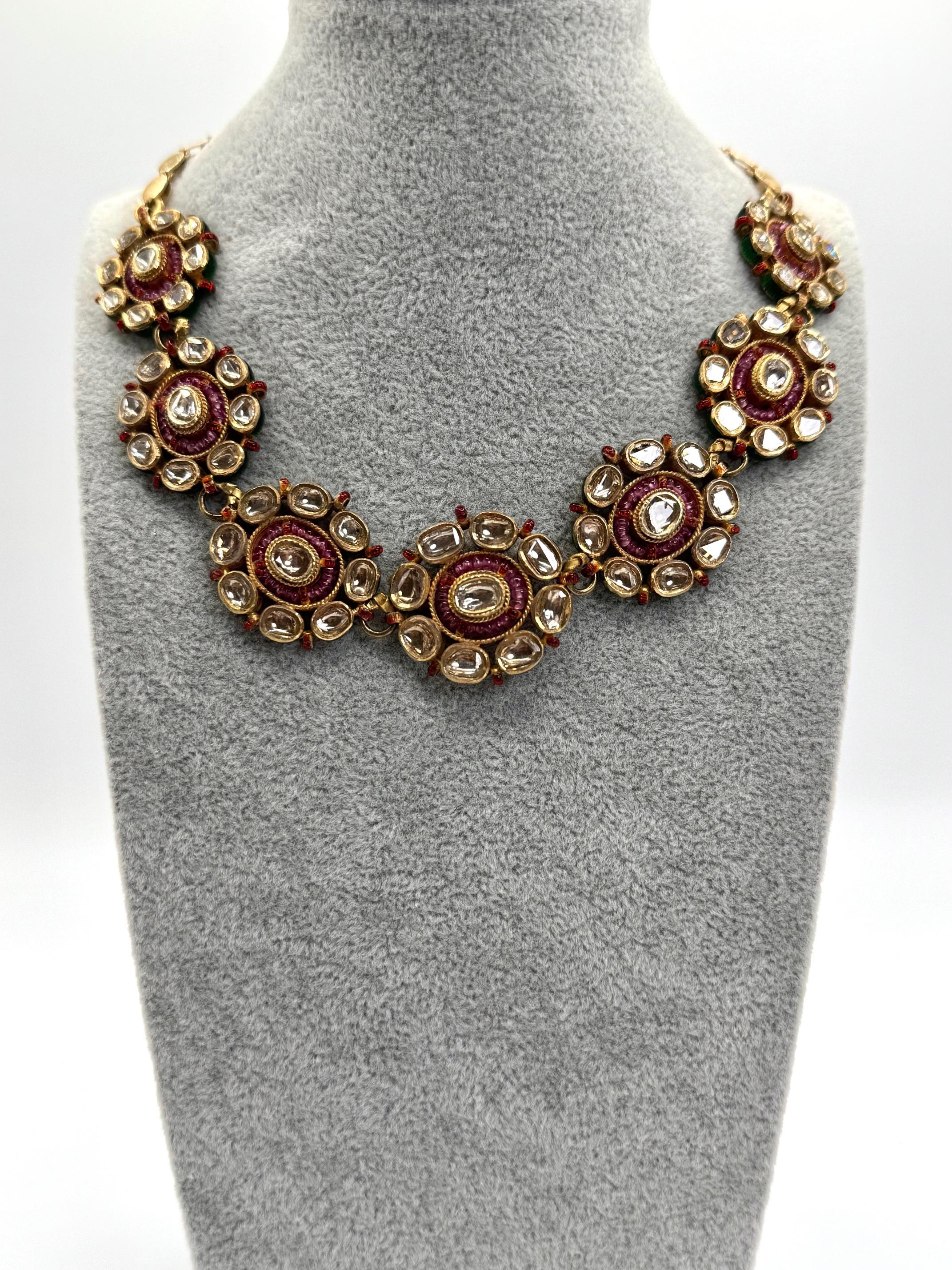 Indische Halskette, Wendbar aus 20 Karat und 14 Karat Gelbgold und Emaille mit Diamanten und Rubinen im Zustand „Hervorragend“ im Angebot in Great Neck Plaza, NY