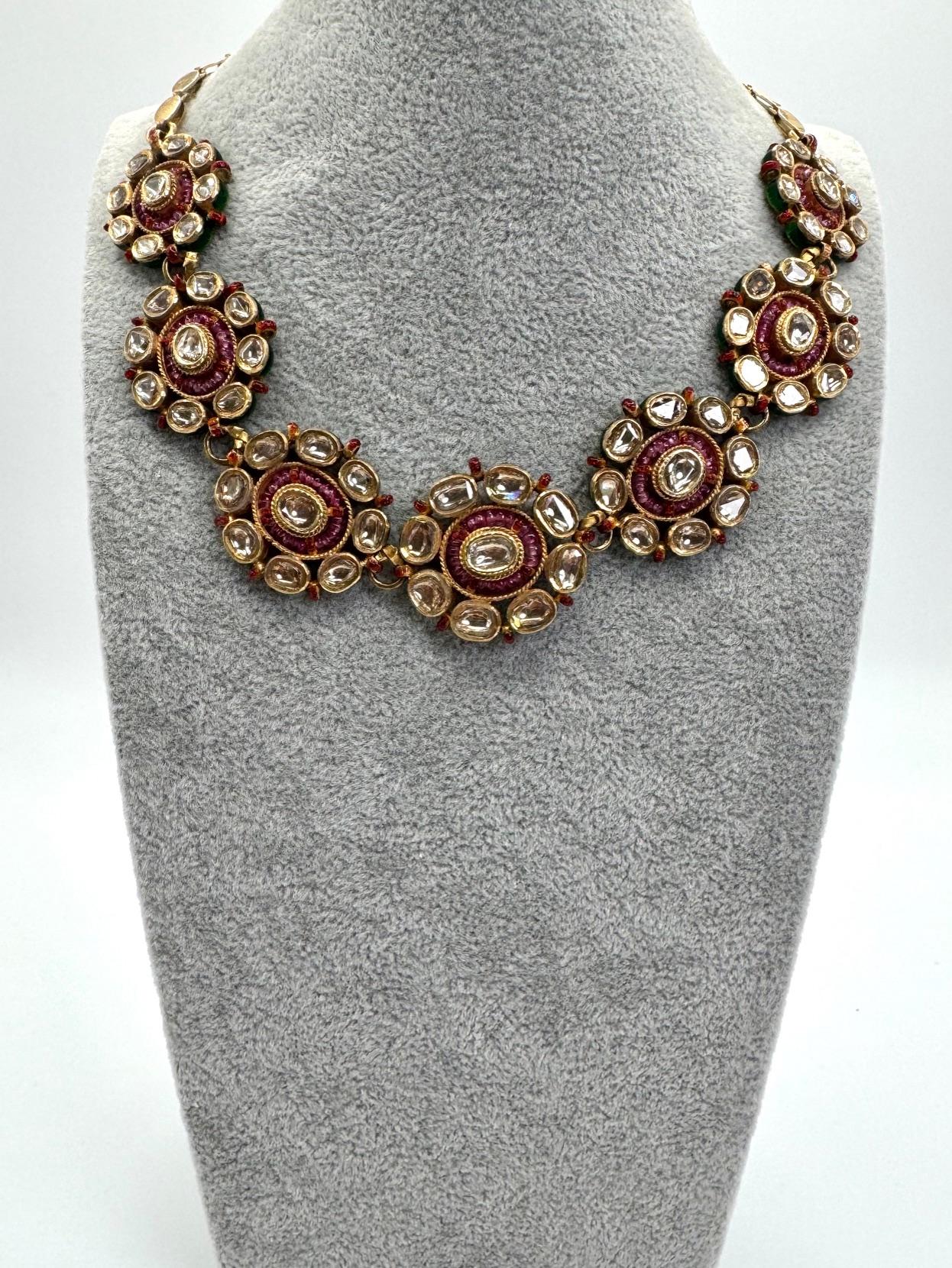 Indische Halskette, Wendbar aus 20 Karat und 14 Karat Gelbgold und Emaille mit Diamanten und Rubinen Damen im Angebot