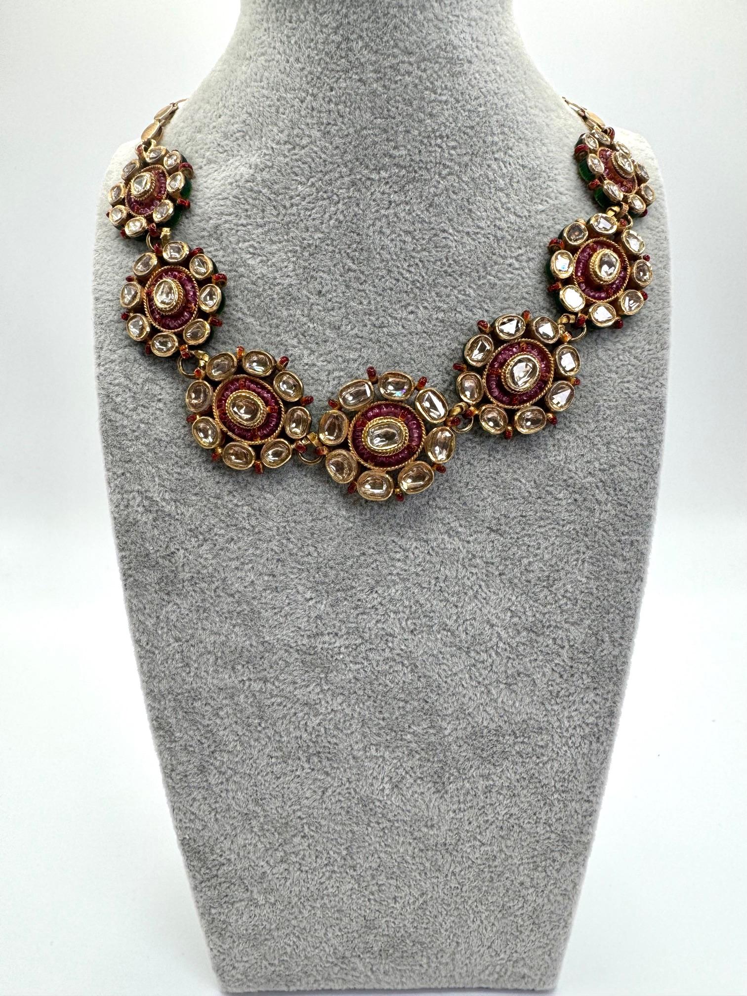 Indische Halskette, Wendbar aus 20 Karat und 14 Karat Gelbgold und Emaille mit Diamanten und Rubinen im Angebot 1