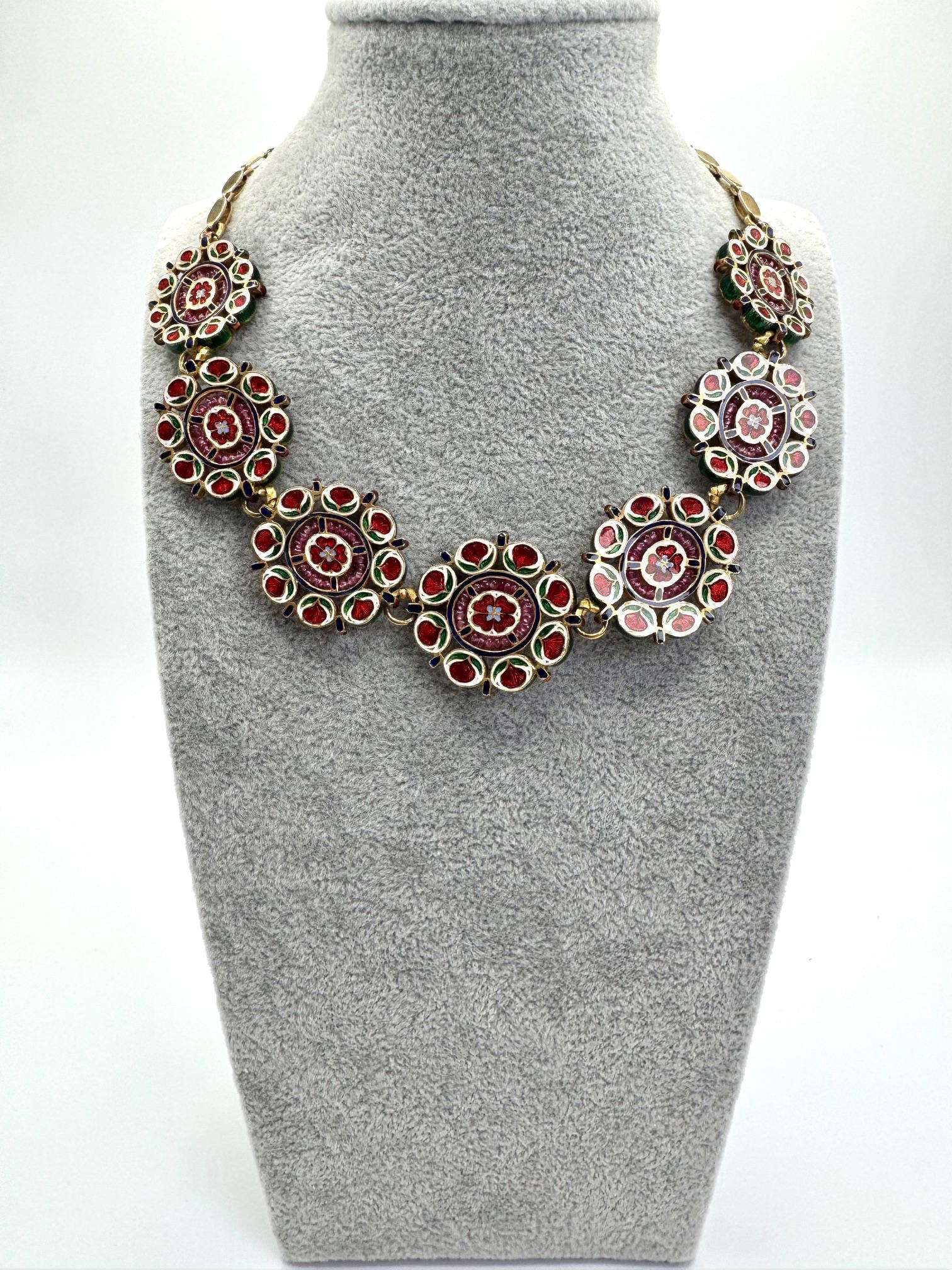 Indische Halskette, Wendbar aus 20 Karat und 14 Karat Gelbgold und Emaille mit Diamanten und Rubinen im Angebot 3