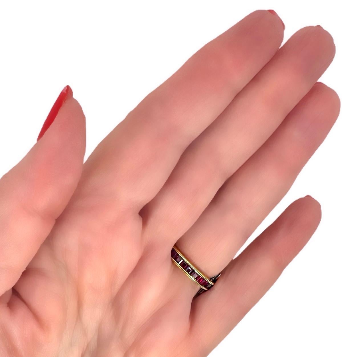 Anello reversibile a fascia larga a 3 file con rubini, diamanti e zaffiri in vendita 9