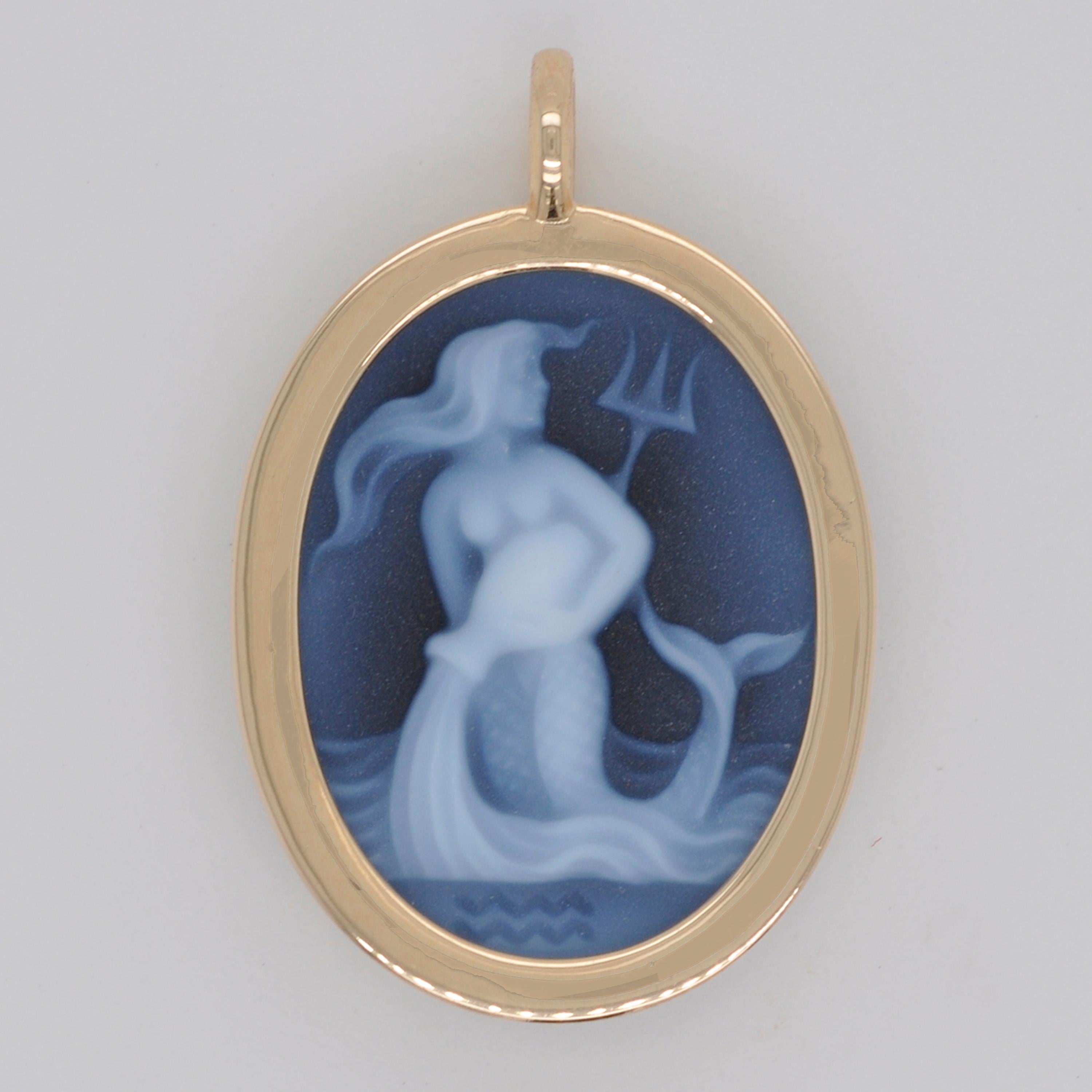 Reversible Aquarius Carving Cameo Zodiac Diamond 14 Karat Gold Pendant Necklace For Sale 3