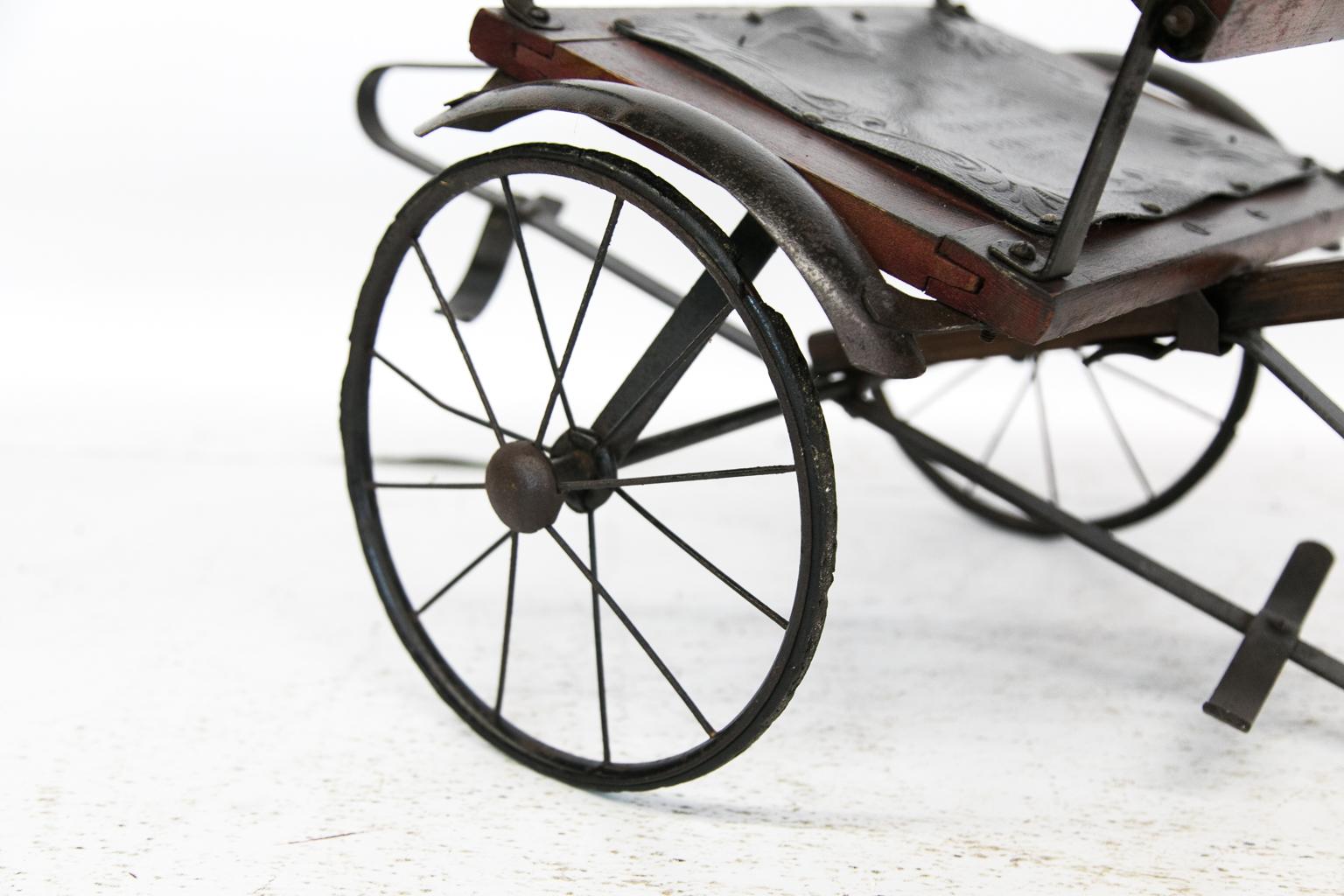 Début du 20ème siècle Chariot pour bébé réversible en vente