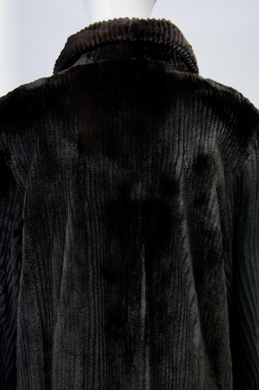 Donna Coates reversibili in pelliccia nera in vendita