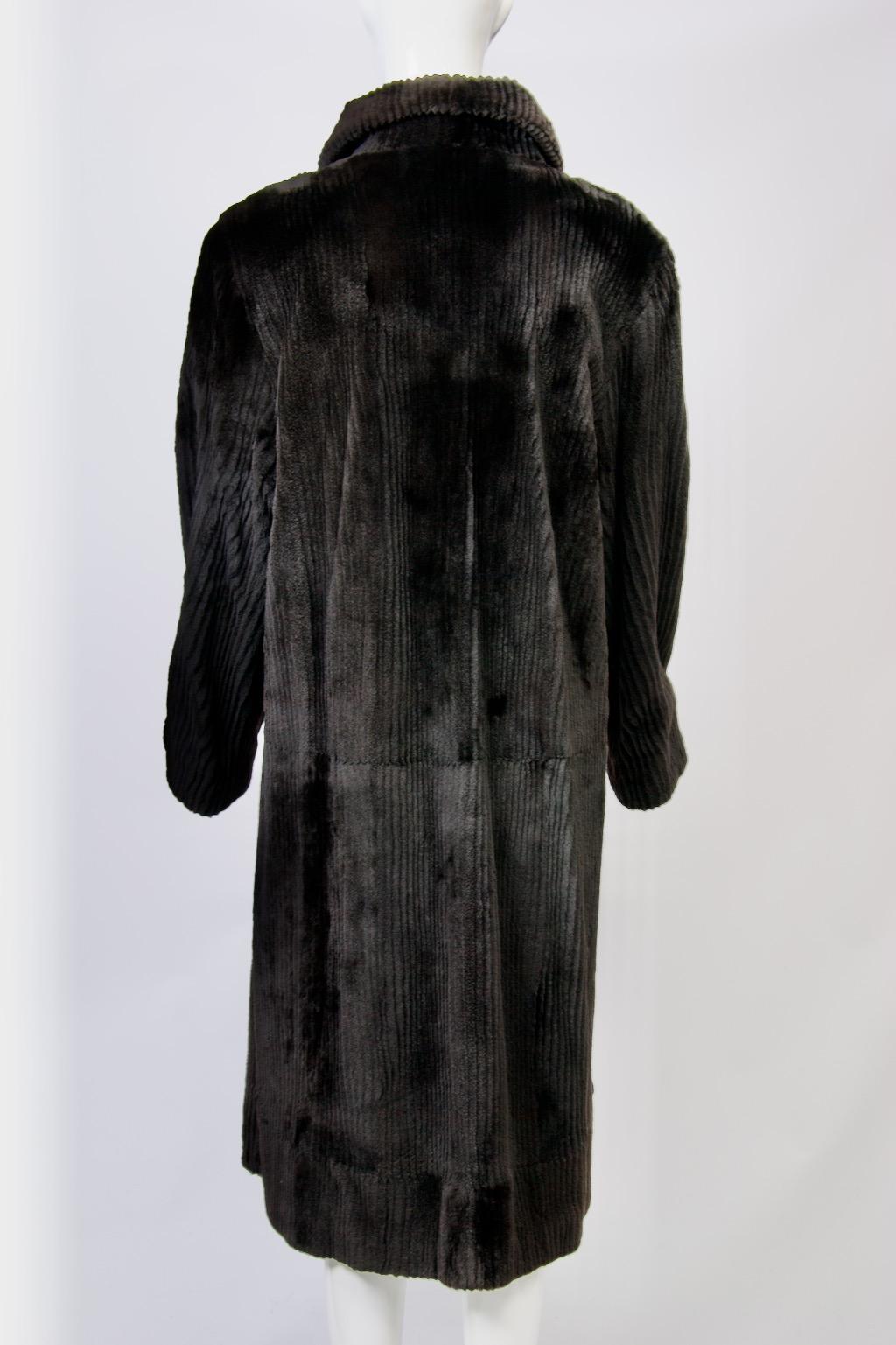 Coates reversibili in pelliccia nera in vendita 1