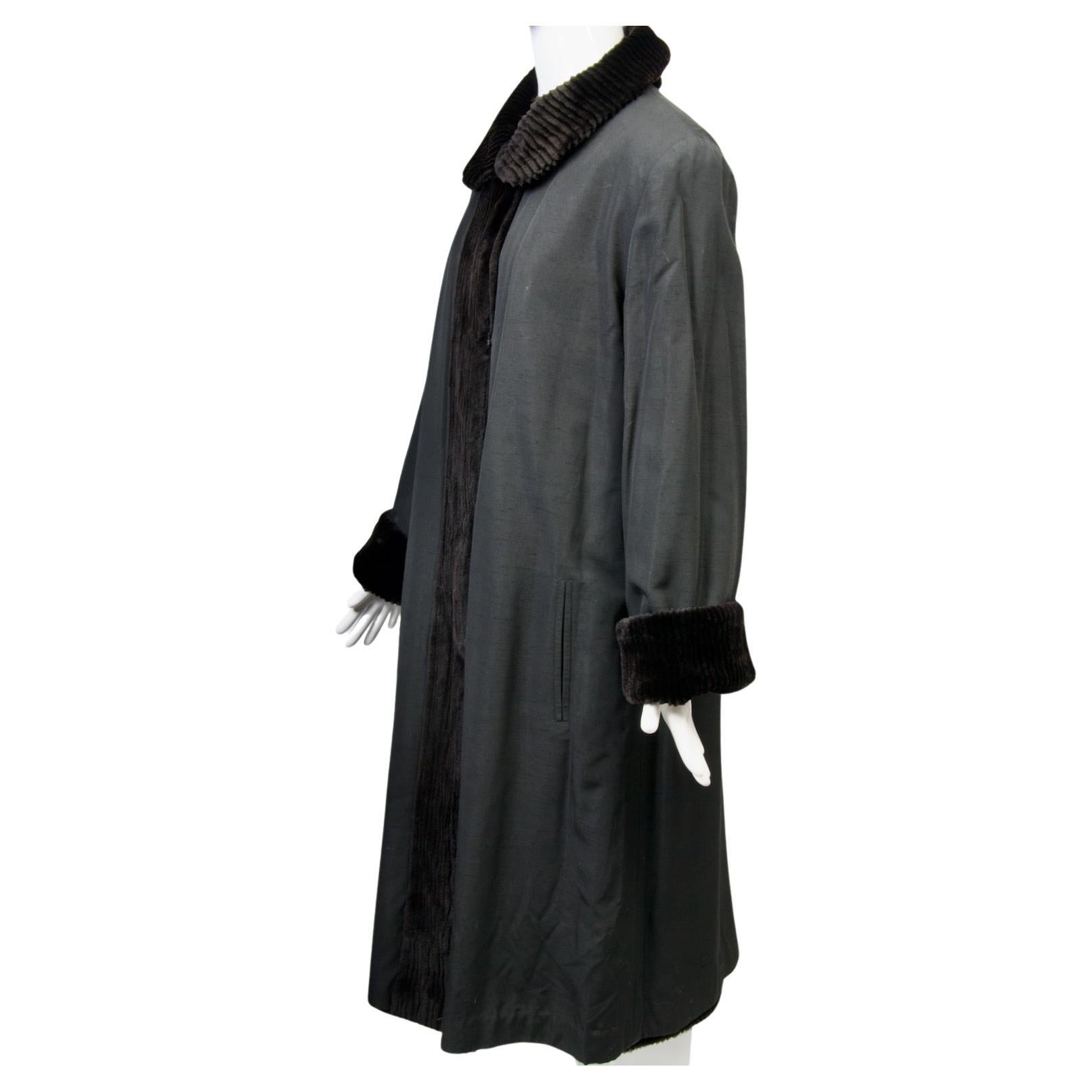 Coates reversibili in pelliccia nera in vendita