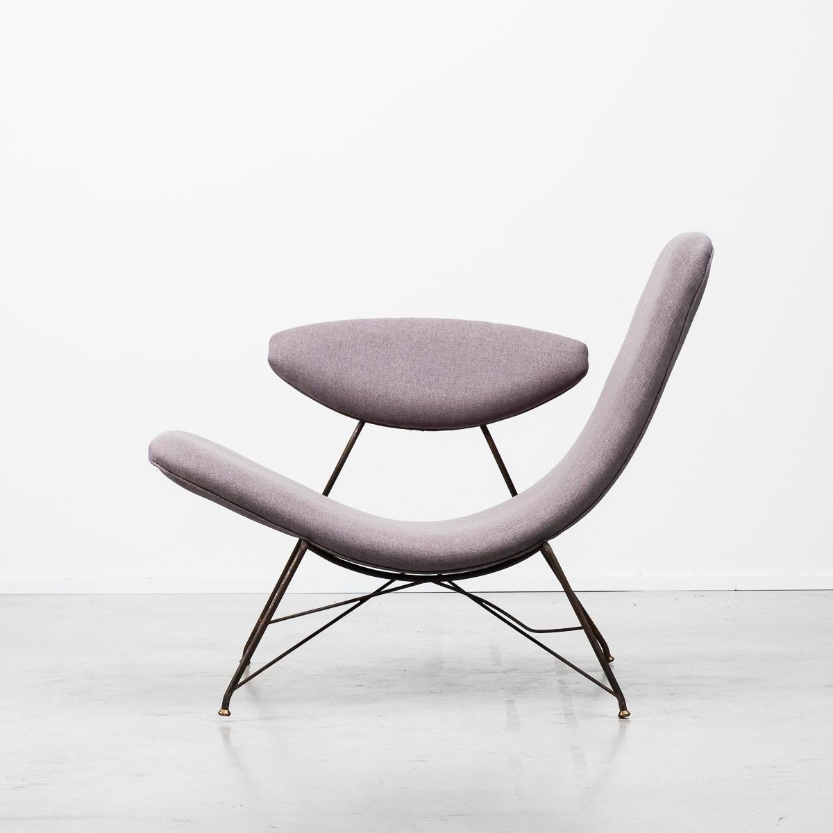 The Reversible chair was designed by Carlo Hauner and Martin Eisler, an Italian-Austrian duo based in Brazil. They co-founded the company Forma Moveis and worked both together and individually on a large number of designs.

This particular design