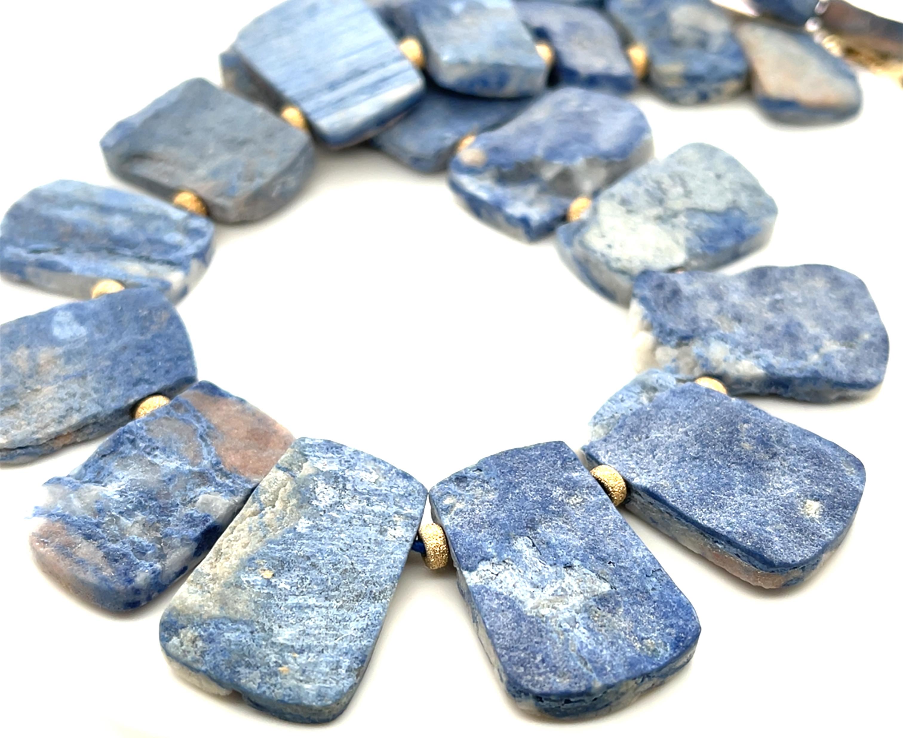 Collana con collare di piastrelle di dumortierite reversibile e oro giallo 14k, 18 pollici In condizioni Nuovo in vendita a Los Angeles, CA
