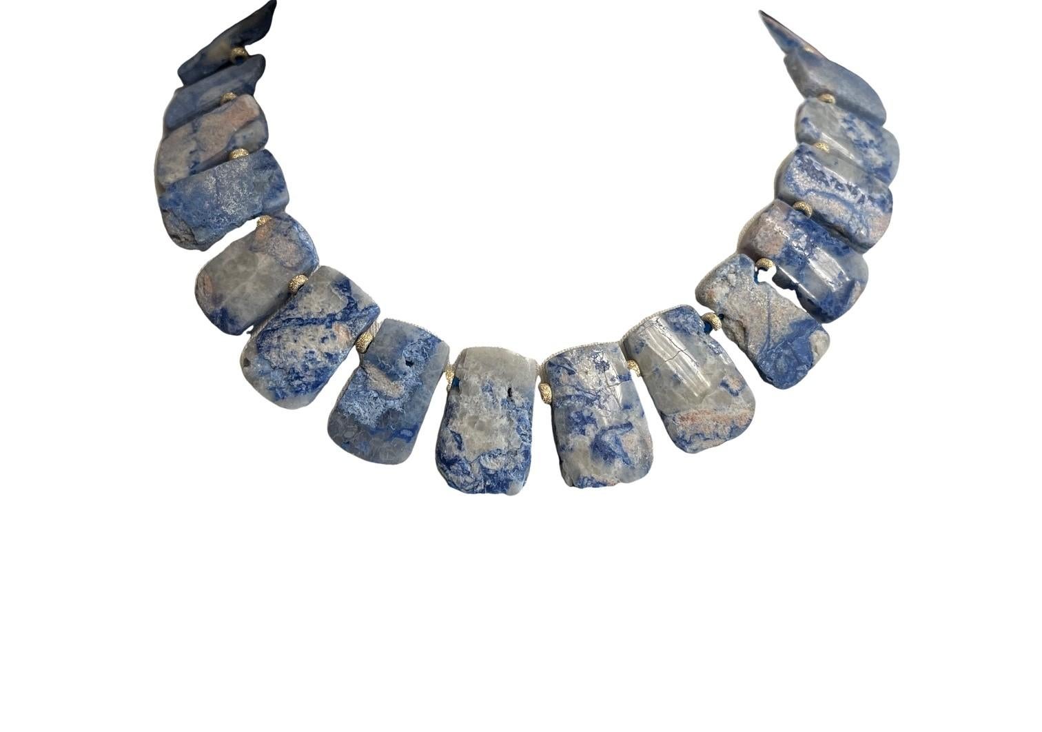 Collana con collare di piastrelle di dumortierite reversibile e oro giallo 14k, 18 pollici in vendita 1