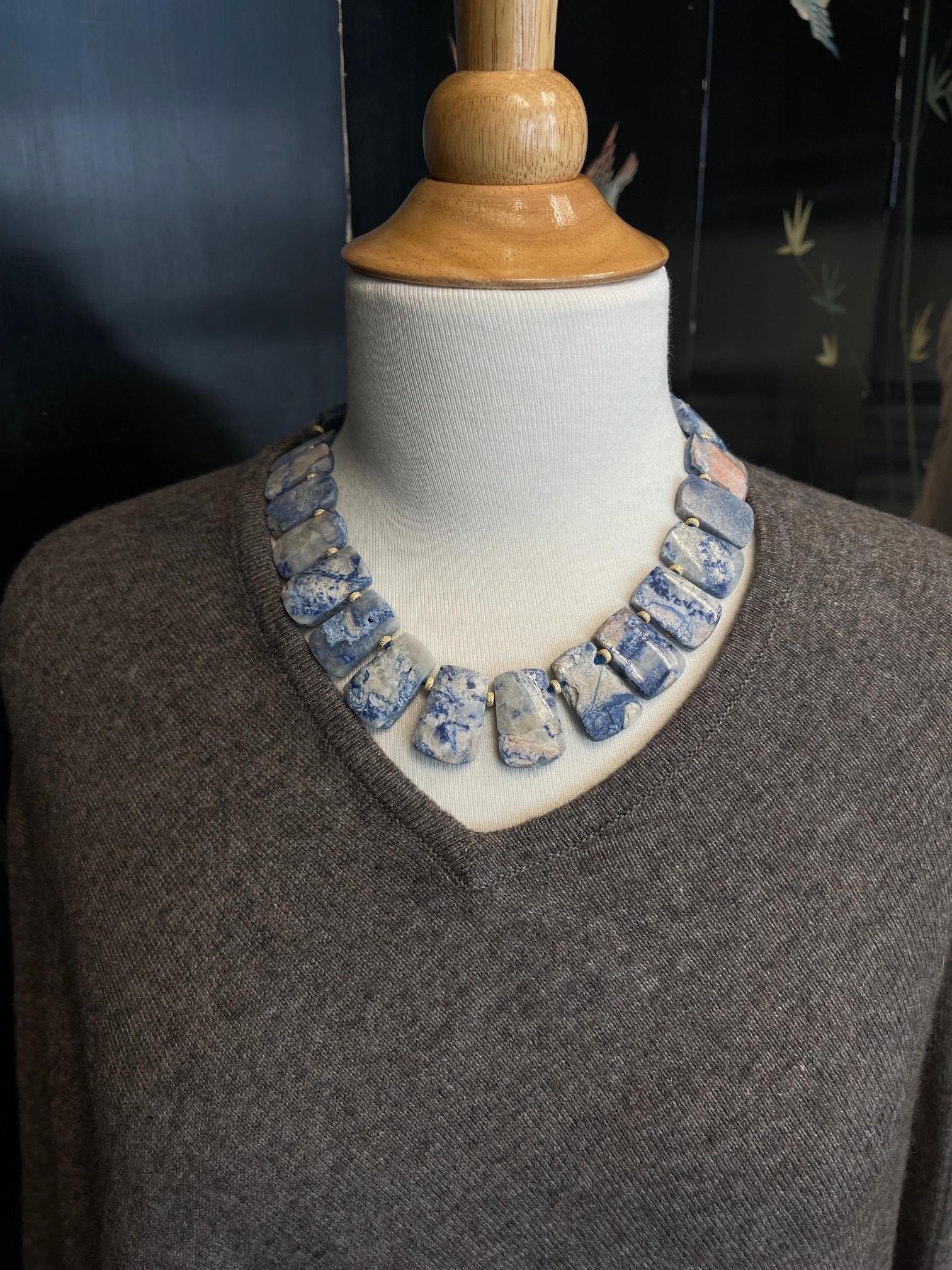 Collana con collare di piastrelle di dumortierite reversibile e oro giallo 14k, 18 pollici in vendita 4