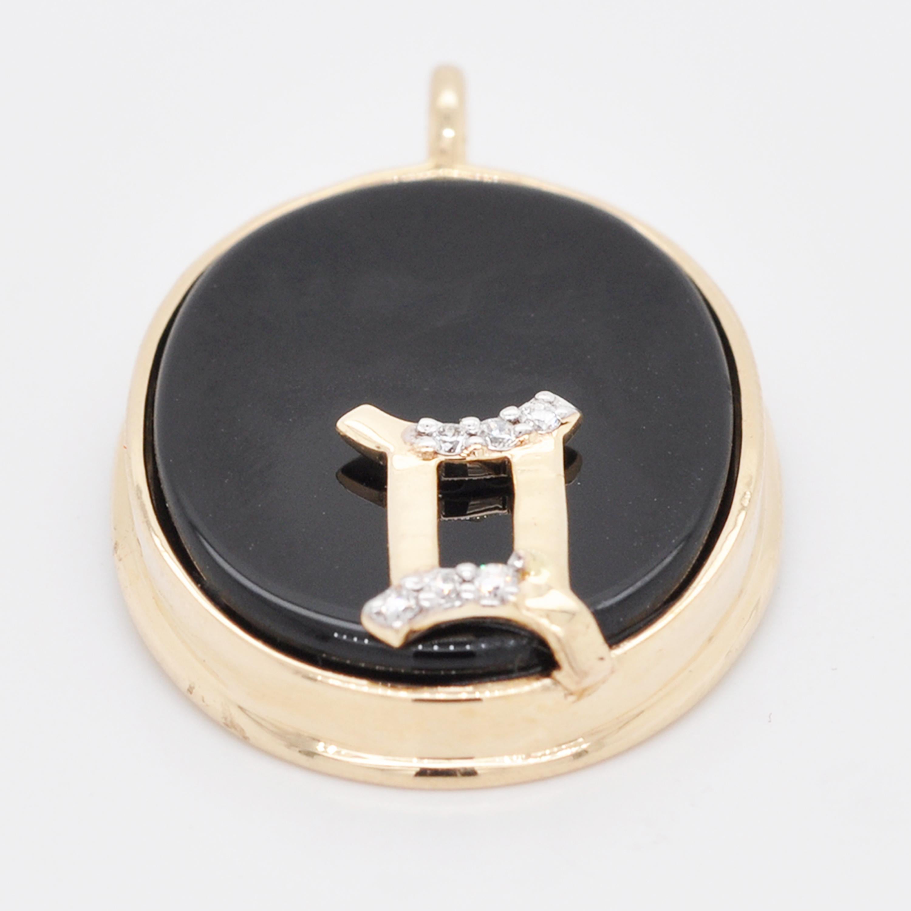 Reversible Gemini Carving Cameo Zodiac Diamond 14 Karat Gold Pendant Necklace For Sale 1
