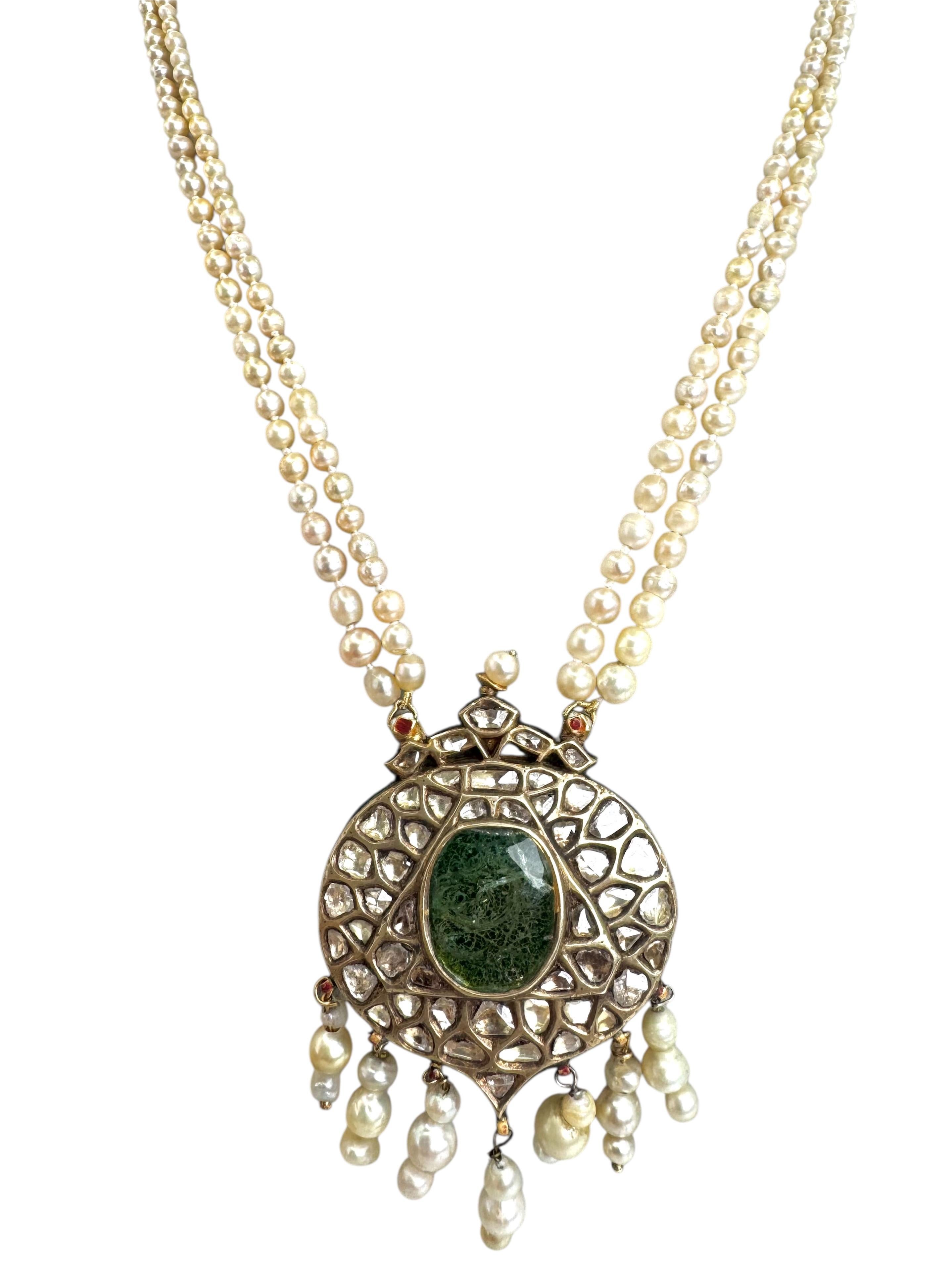 A magnificent example of traditional Indian artistry, this rare reversible necklace dates from the late 18th to early 19th century. The pendant features a striking dual design:

Front side: Showcases a large cabochon emerald at the center,