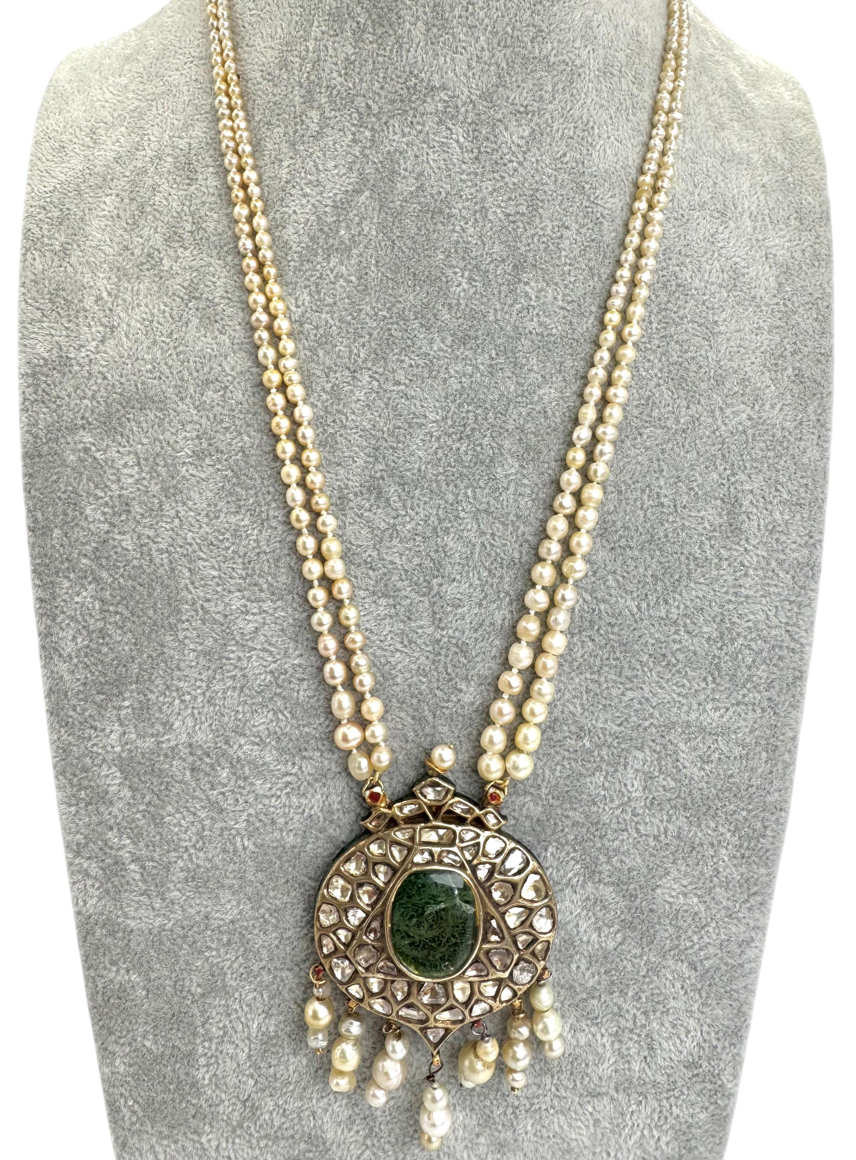 Reversible Gold and Enamel Indian Necklace with Diamonds, Emerald, and Pearls In Excellent Condition For Sale In Great Neck Plaza, NY