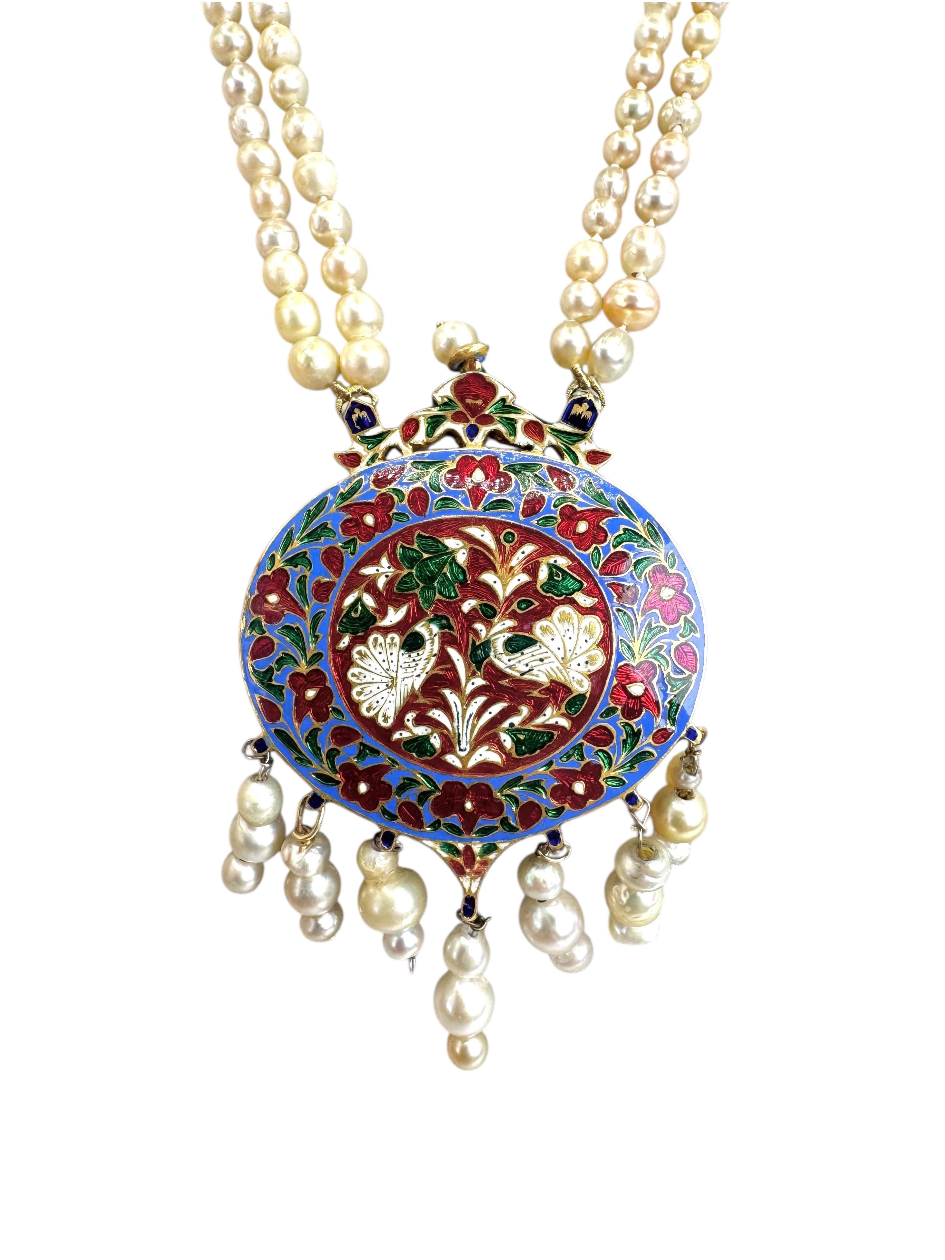 Reversible Gold and Enamel Indian Necklace with Diamonds, Emerald, and Pearls For Sale 4