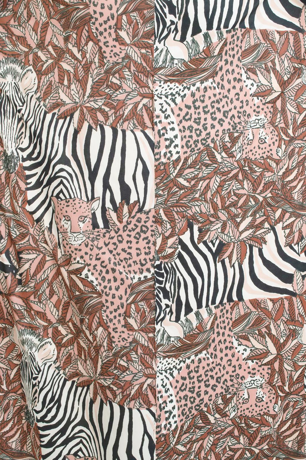 Wendbarer elfenbeinfarbener Kunstpelz-Bademantel mit Leonard Paris-inspiriertem Dschungelfutter - M, 1960er Jahre im Angebot 10