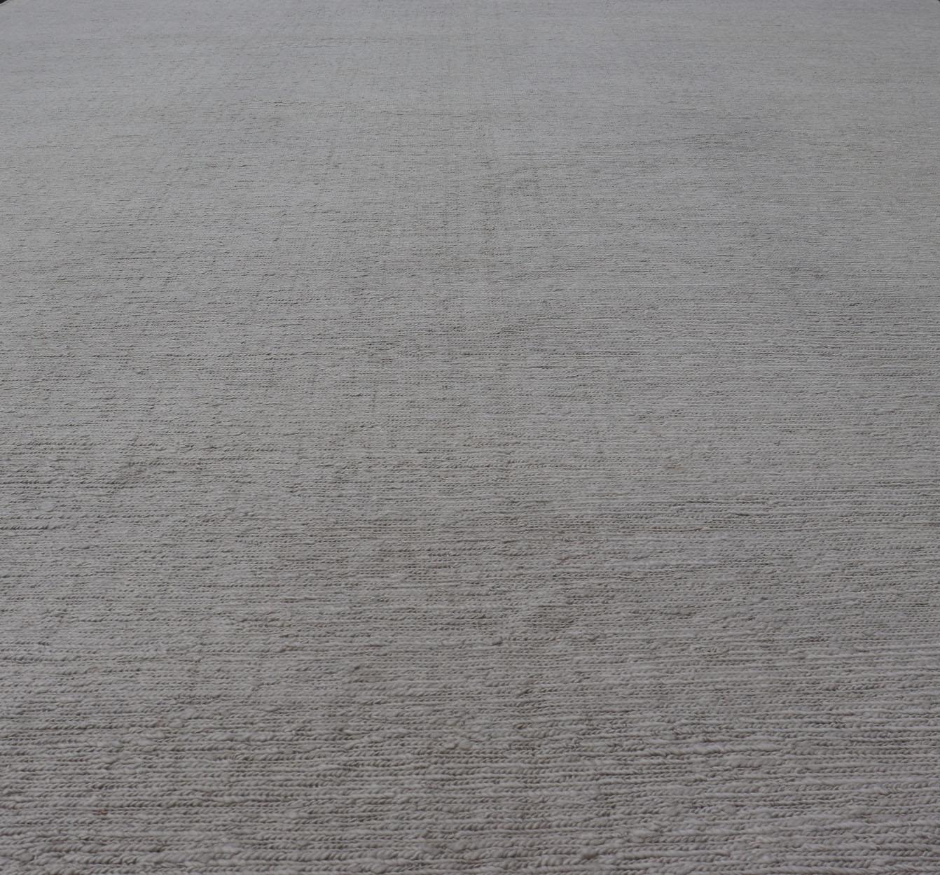 Grand tapis moderne épais à tissage plat réversible au design minimaliste avec motif kaki Excellent état - En vente à Atlanta, GA