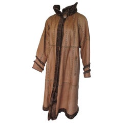 Manteau long réversible en cuir cognac à queue d'agneau et fourrure d'agneau 