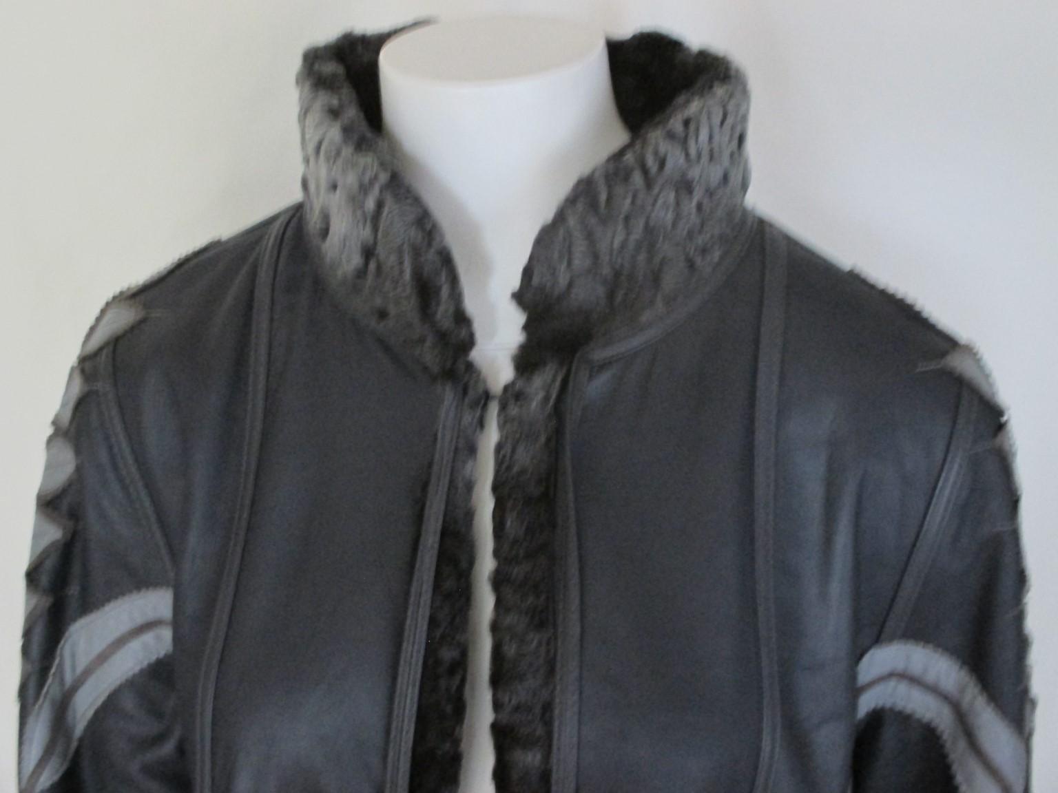 This exclusive vintage leather coat is reversible to broadtail lamb fur.

We offer more Broadtail, Astrakhan, Persian lamb fur items, see our frontstore.

Details:
With 2 pockets and 4 closing hooks
Decorative leaves appliques
Sleeves are 64 cm and