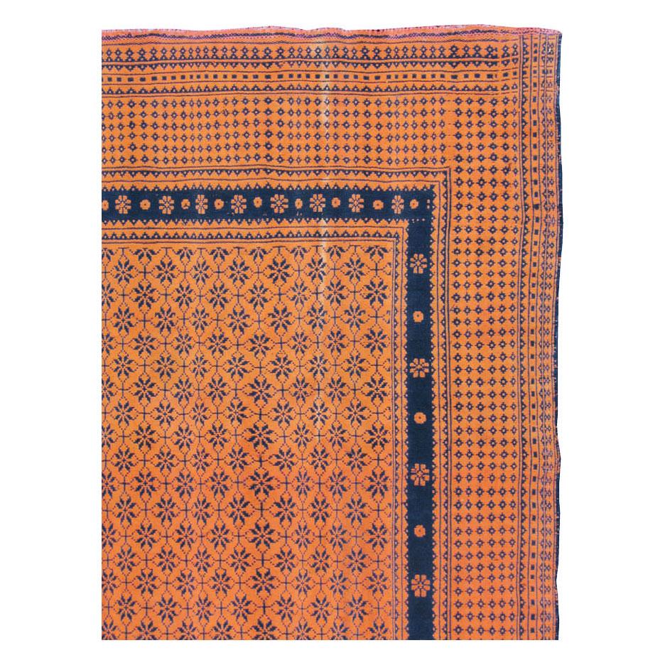 Handgefertigter, großer, flachgewebter persischer Kelim-Teppich in Zimmergröße, Mitte des 20. Jahrhunderts (Persisch) im Angebot