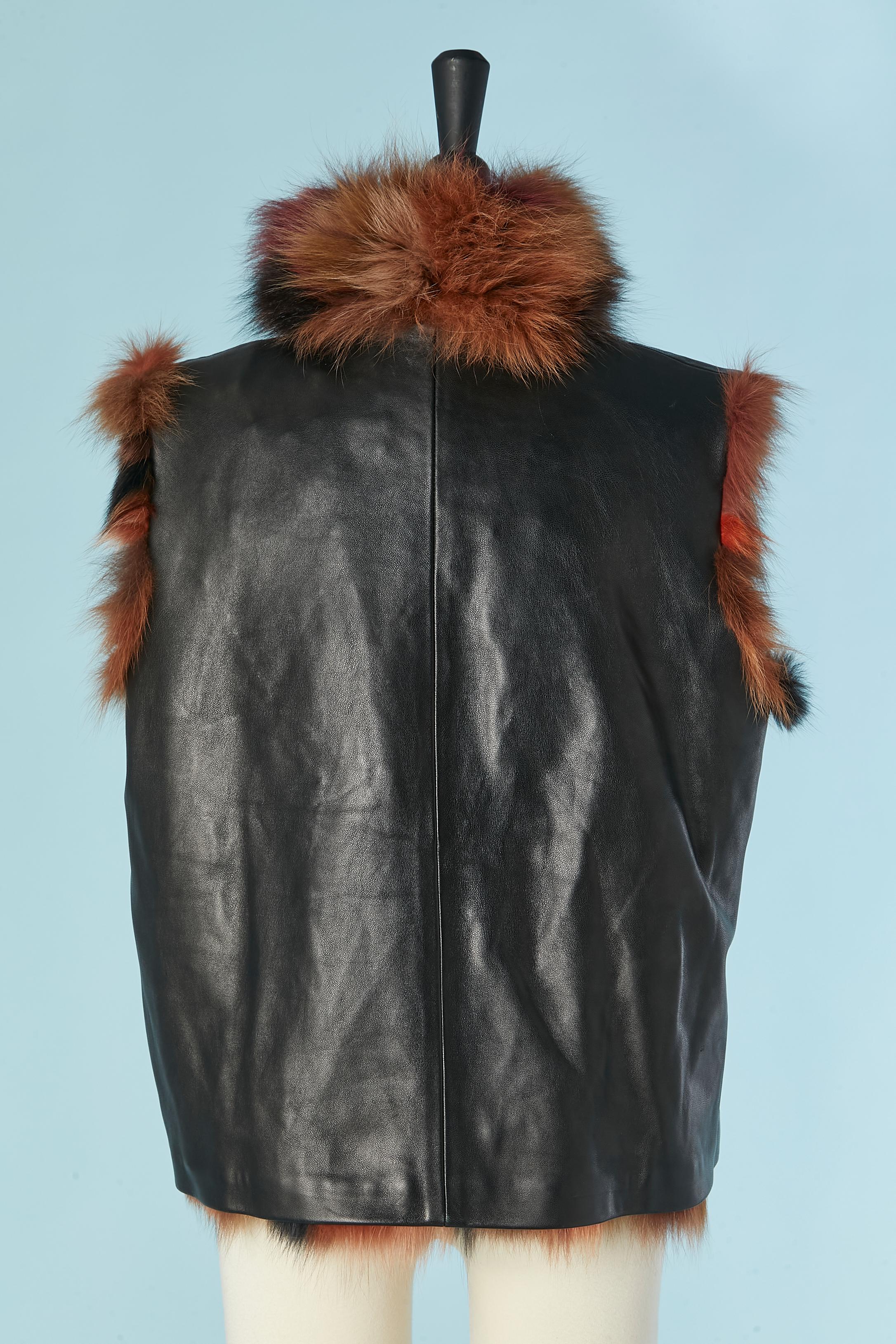 Gilet réversible en fourrure multicolore avec cuir à l'intérieur en vente 4