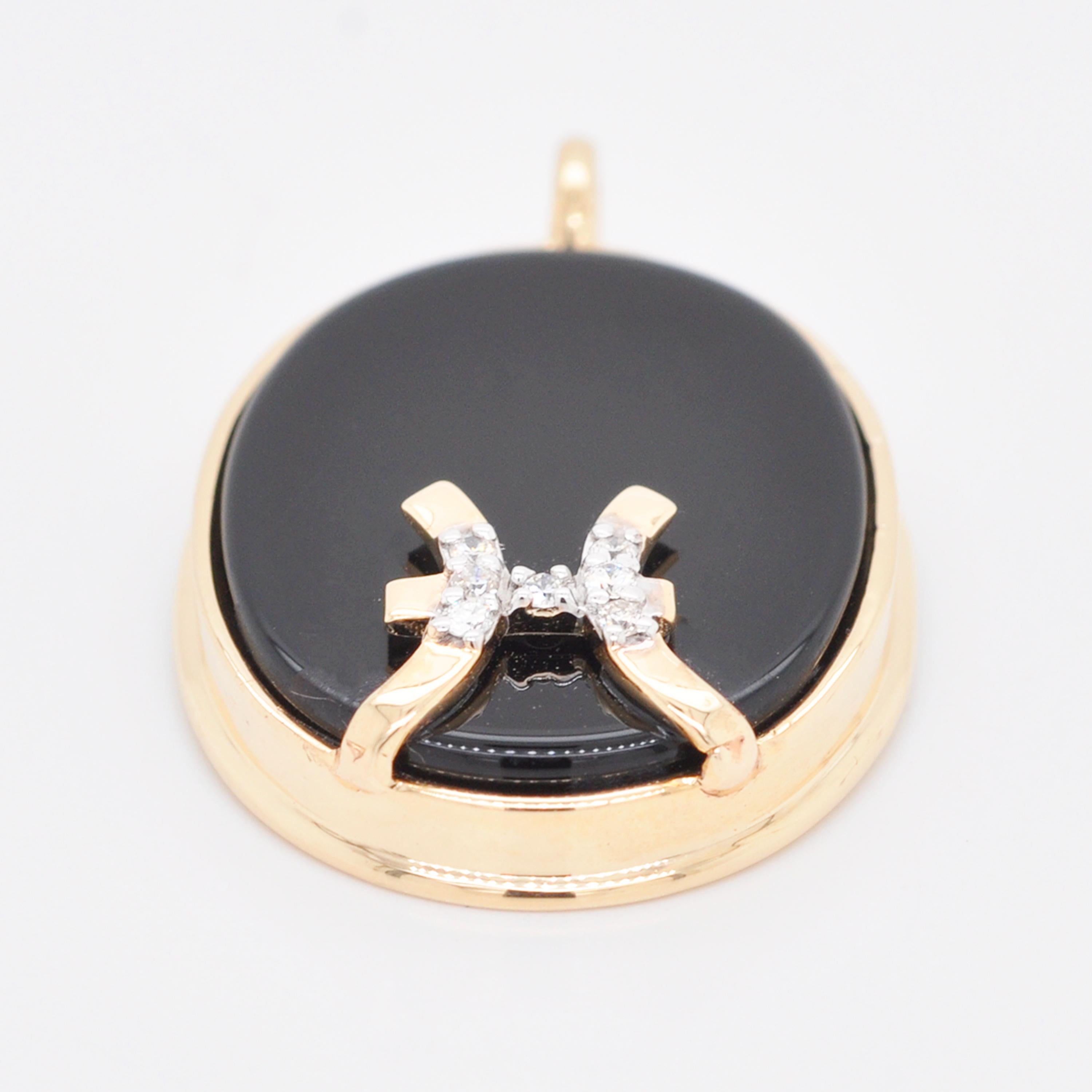Reversible Pisces Carving Cameo Zodiac Diamond 14 Karat Gold Pendant Necklace For Sale 1