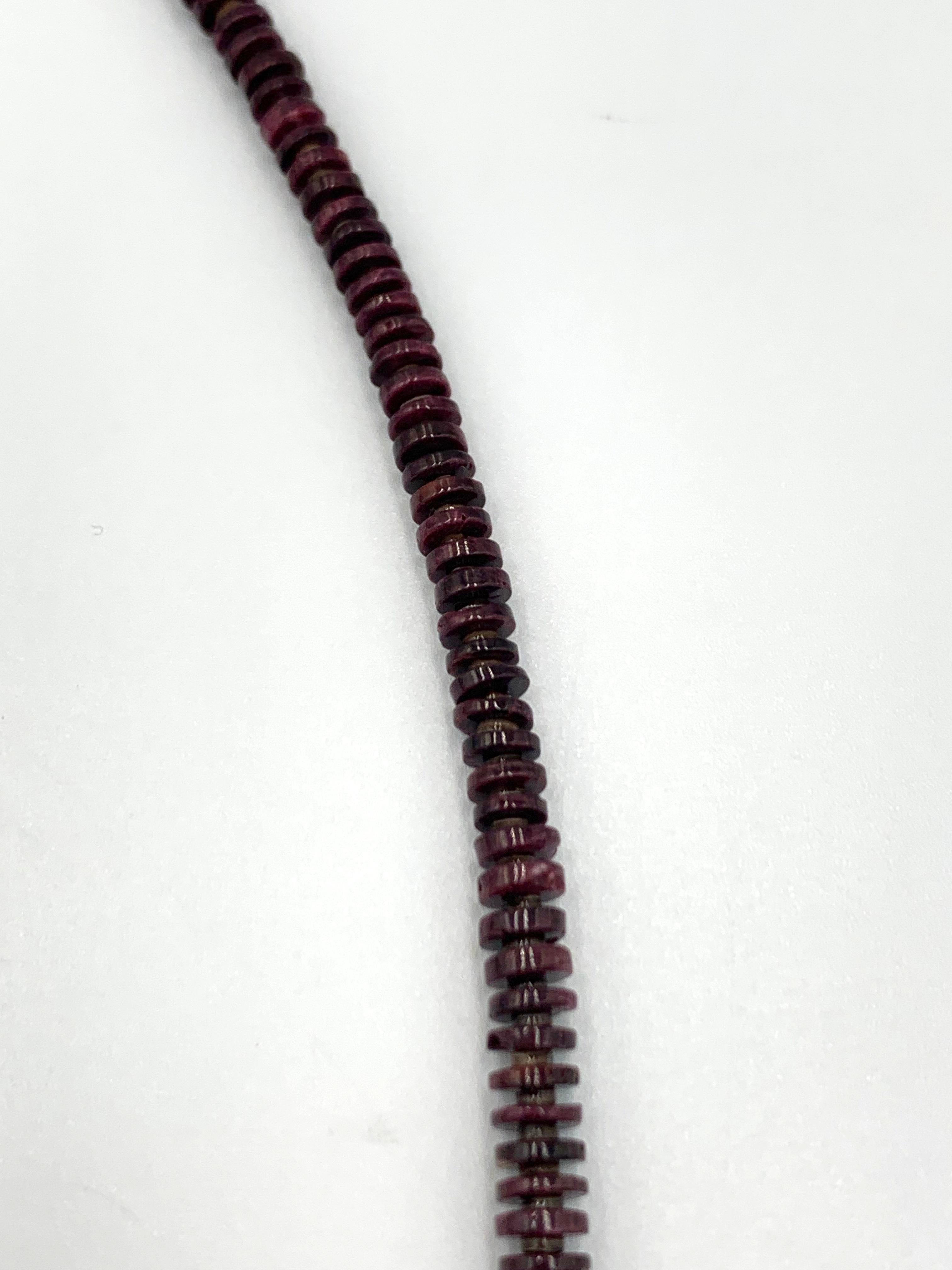Ciondolo reversibile viola con ostrica spinosa e collana di perline di Cavin Begay in vendita 6
