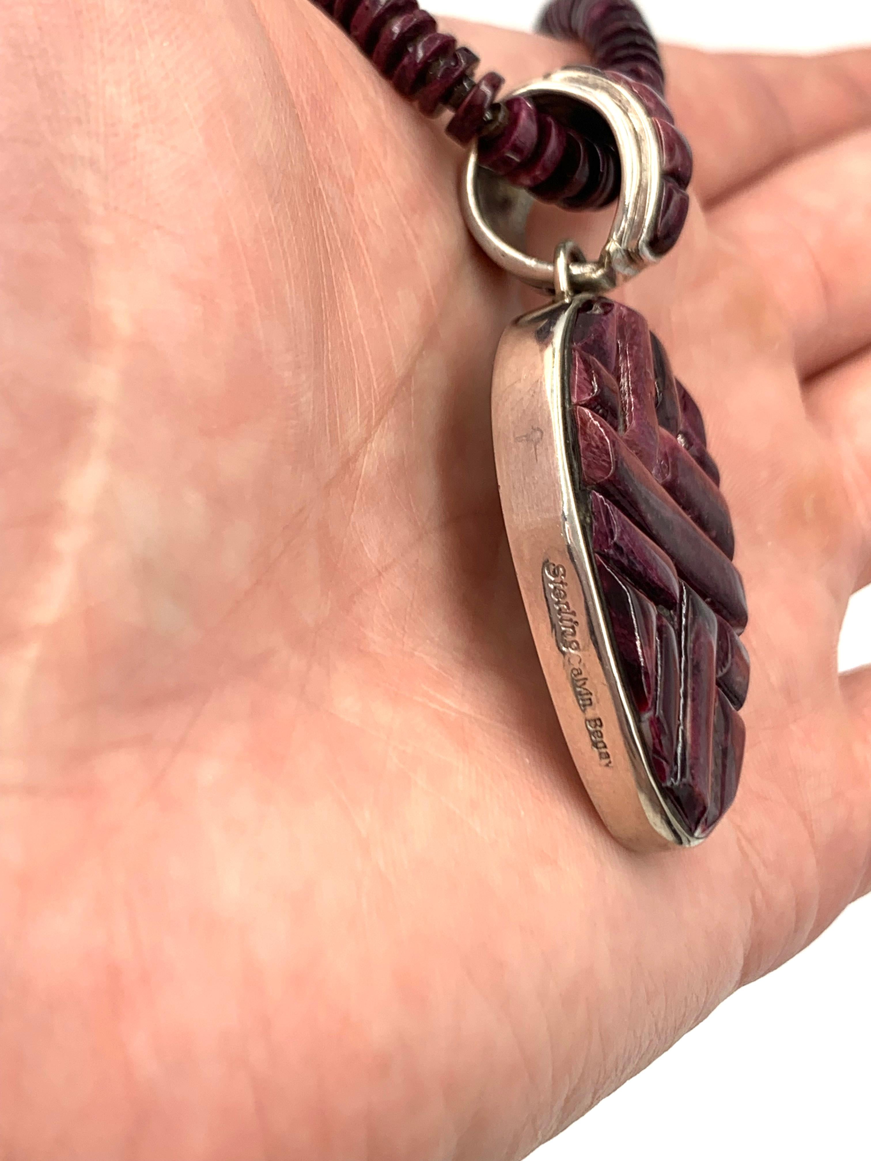 Ciondolo reversibile viola con ostrica spinosa e collana di perline di Cavin Begay in vendita 11