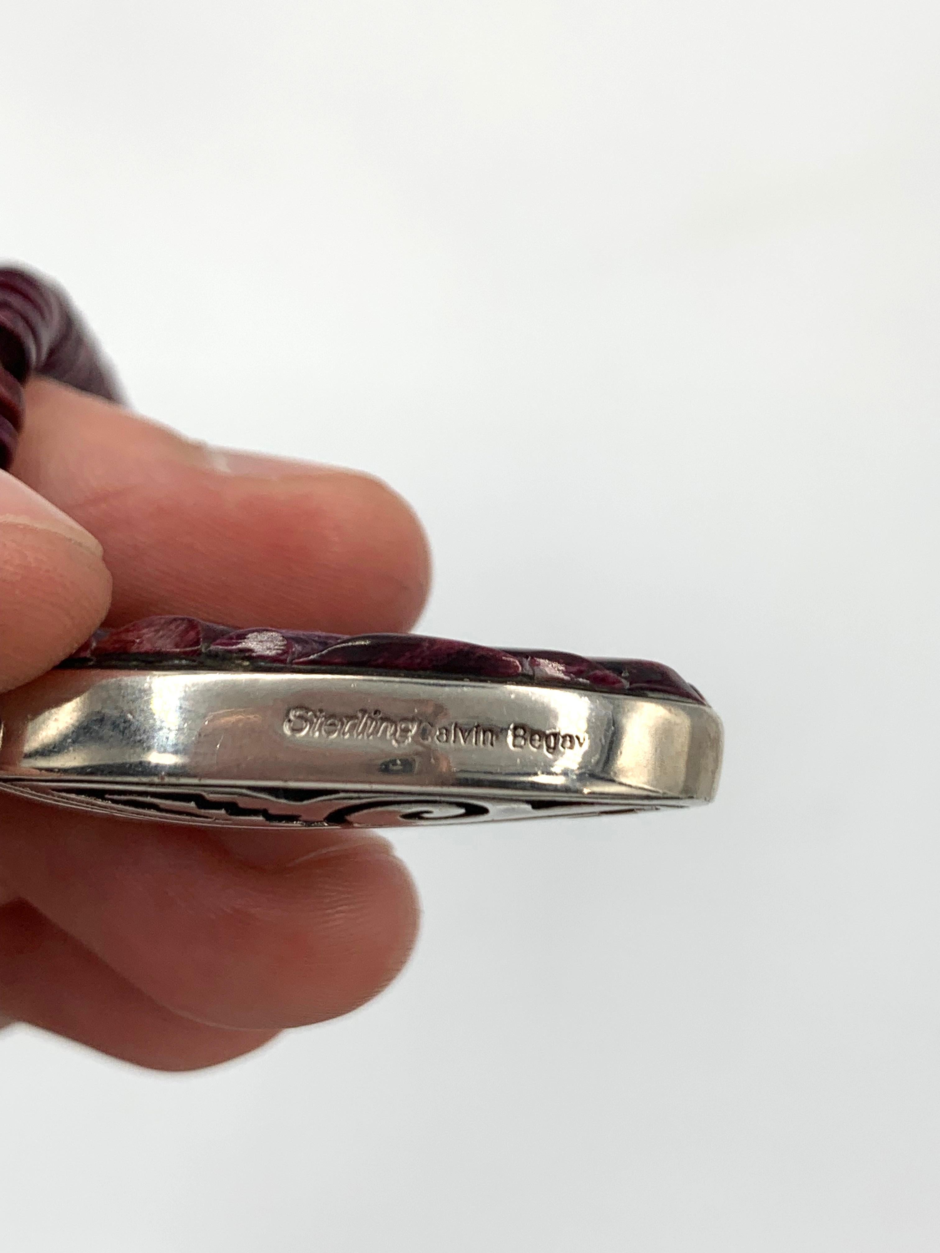 Ciondolo reversibile viola con ostrica spinosa e collana di perline di Cavin Begay in vendita 15
