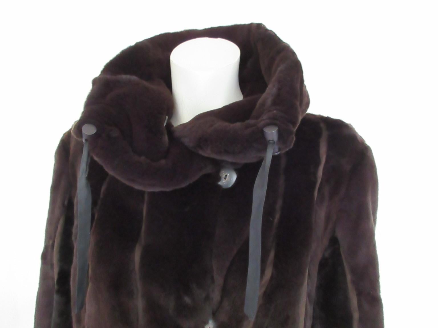 Reversible brown sheared mink coat

We offer more exclusive fur items, view our frontstore

Details:
With 2  pockets at the fur side and 2 pockets at the other side.
With 1 closing button at the huge flexible collar and 4 buttons at the front for