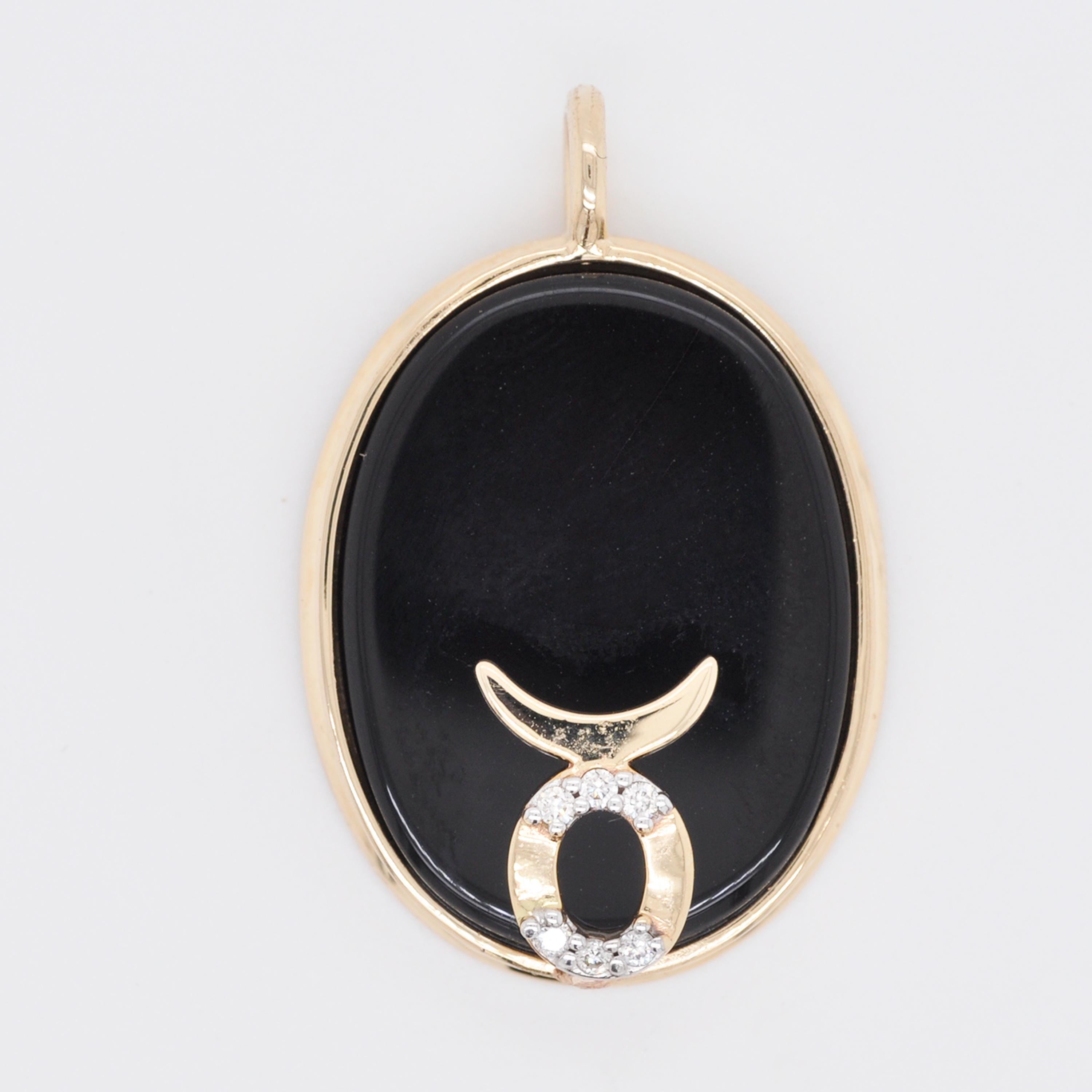 Collier pendentif réversible en or 14 carats avec camée du zodiaque Taurus sculpté et diamants en vente 7