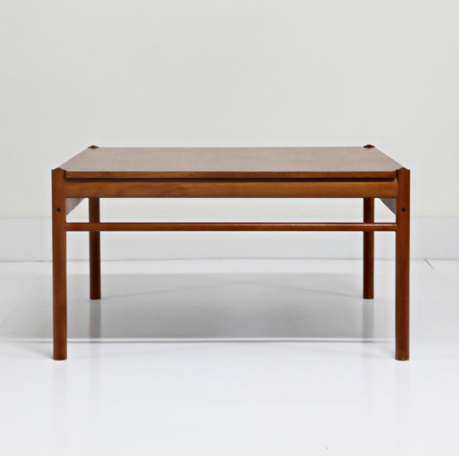Reversible Teak & Formica Coffee Table by Ole Wanscher for Poul Jeppesen, Signed In Good Condition For Sale In Los Angeles, CA