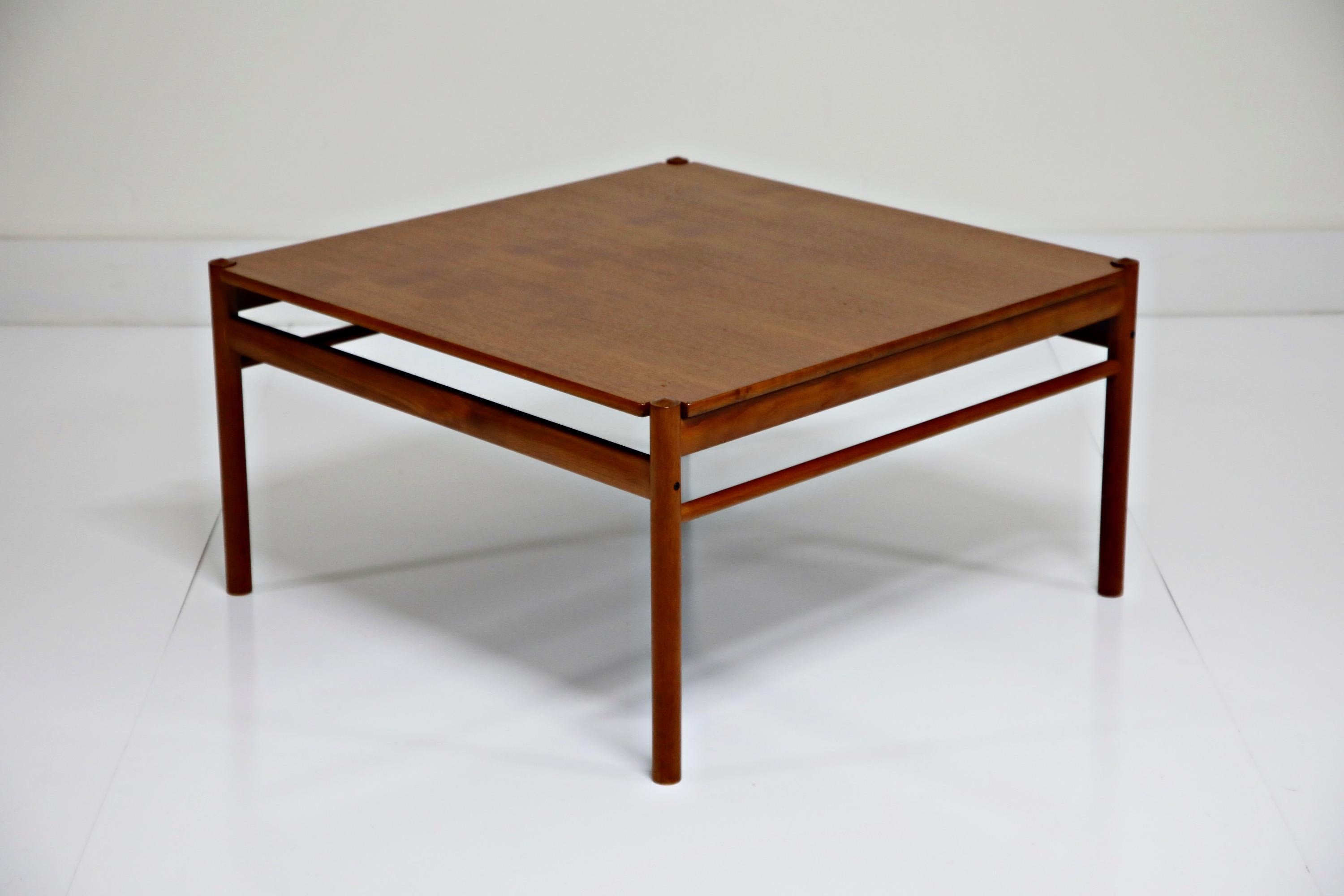 Reversible Teak & Formica Coffee Table by Ole Wanscher for Poul Jeppesen, Signed For Sale 1