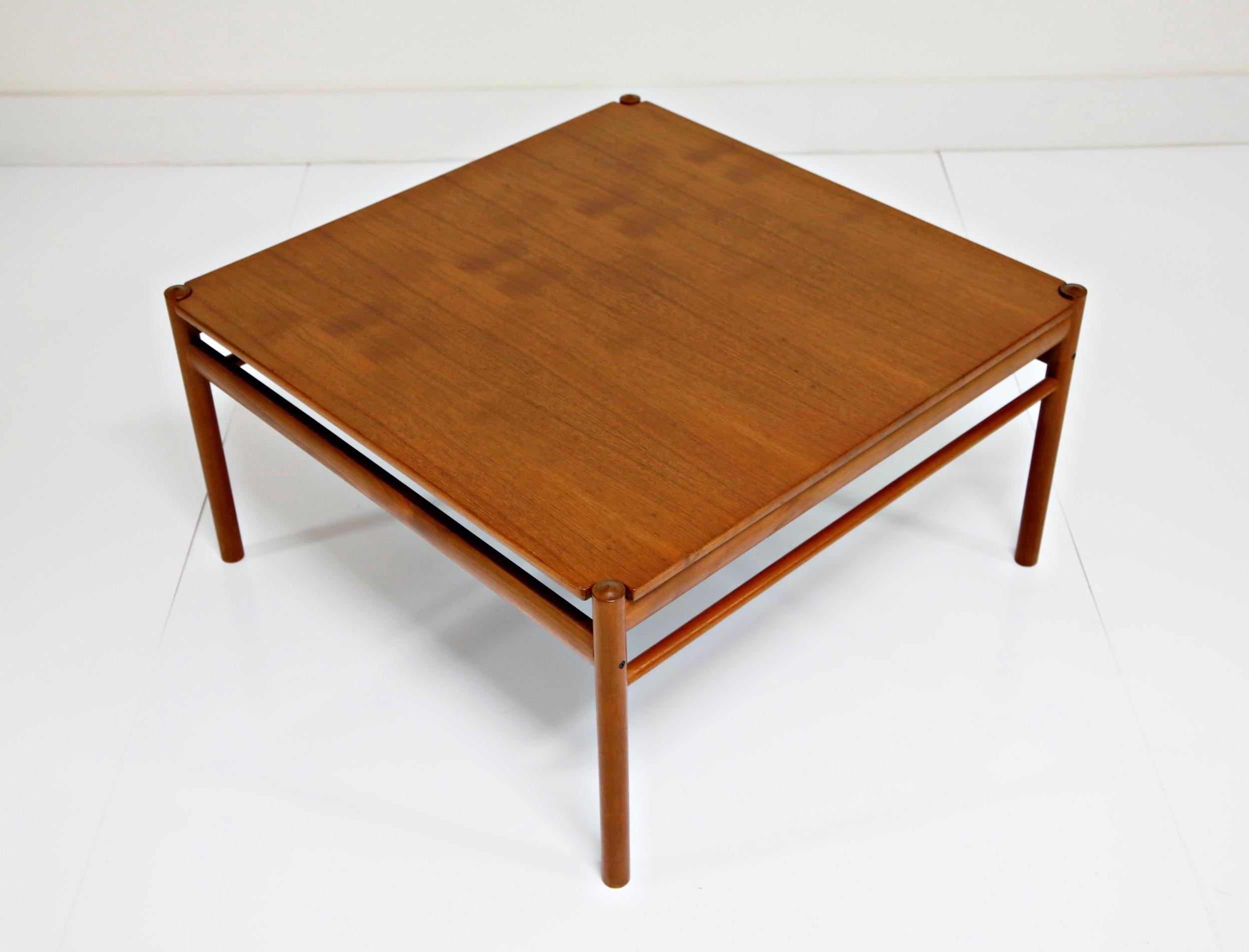 Reversible Teak & Formica Coffee Table by Ole Wanscher for Poul Jeppesen, Signed For Sale 2