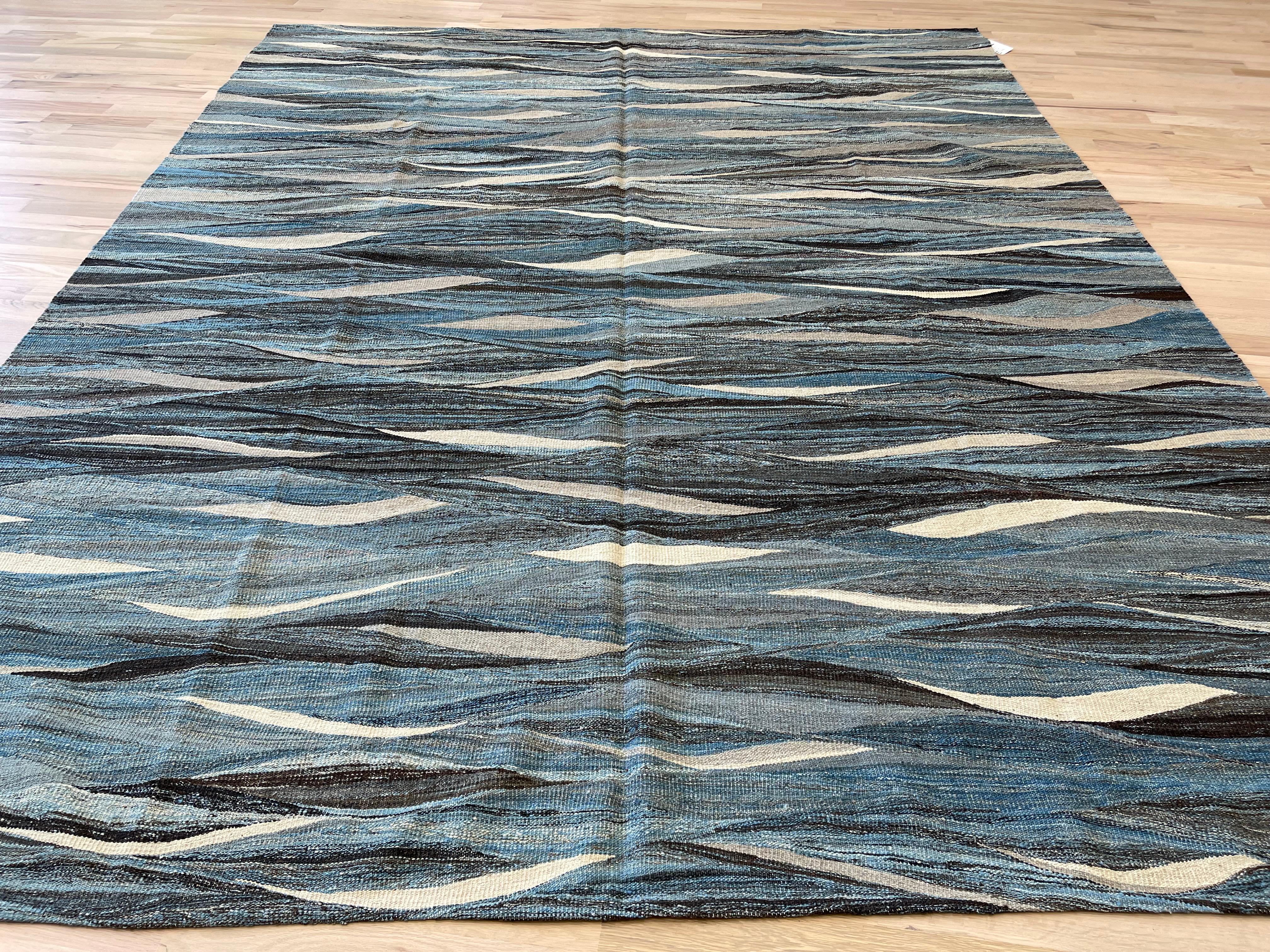 Türkischer Kilim-Teppich mit Wendefunktion im Zustand „Neu“ im Angebot in Los Angeles, CA