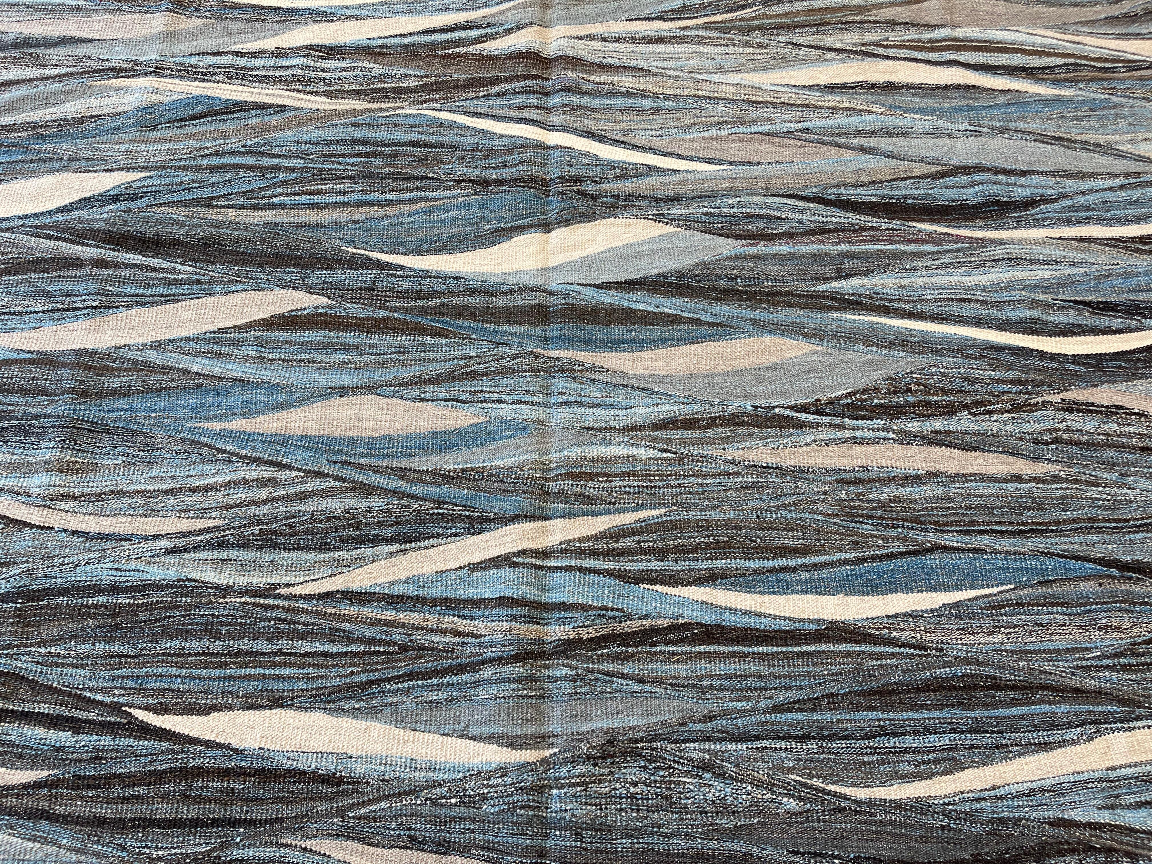 Türkischer Kilim-Teppich mit Wendefunktion (Wolle) im Angebot