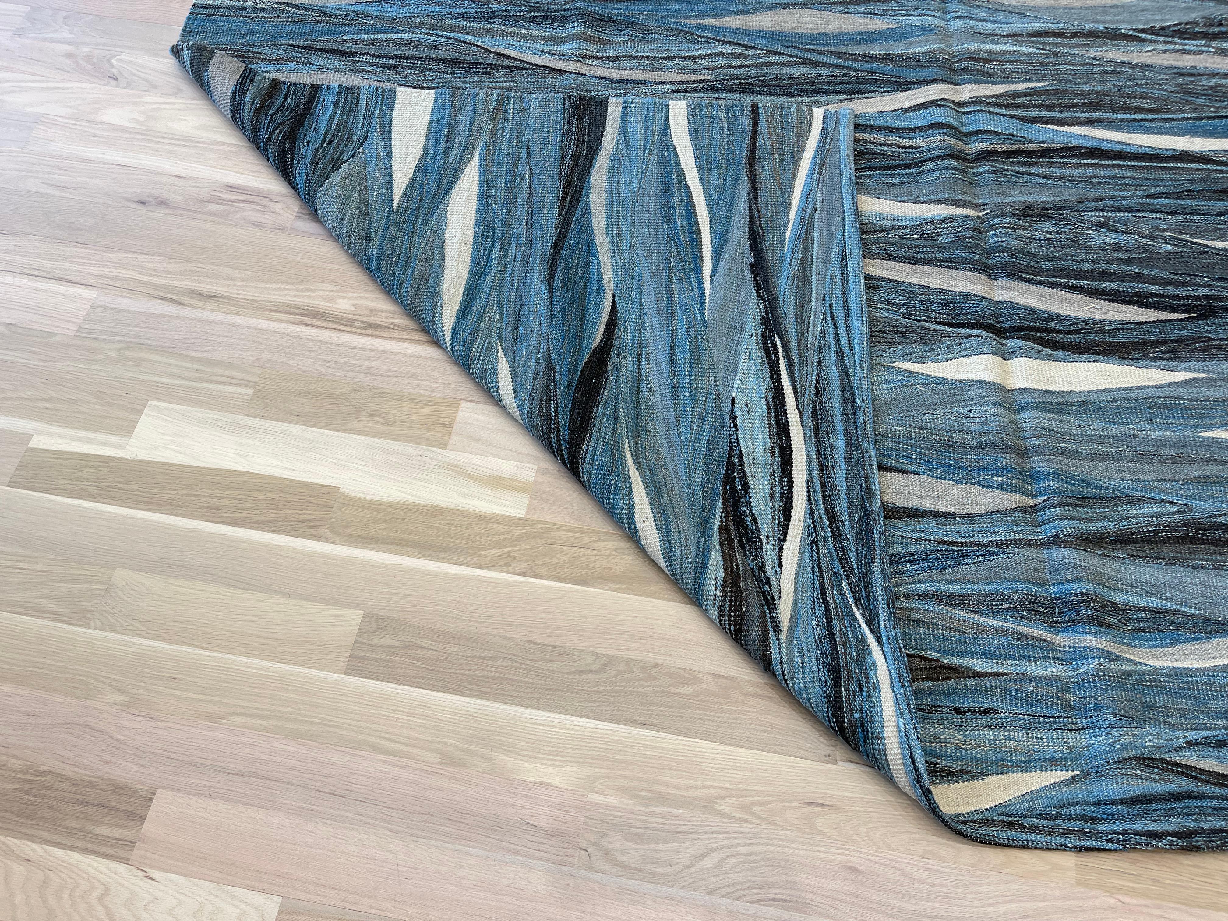 Türkischer Kilim-Teppich mit Wendefunktion im Angebot 1
