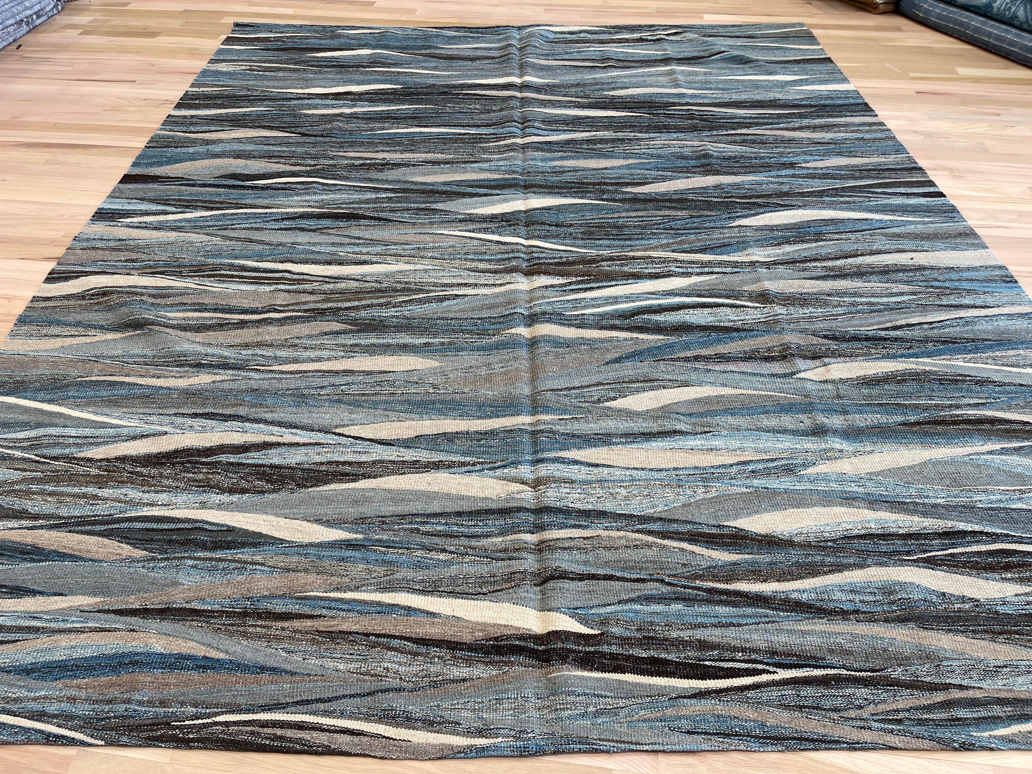 Türkischer Kilim-Teppich mit Wendefunktion im Angebot 2