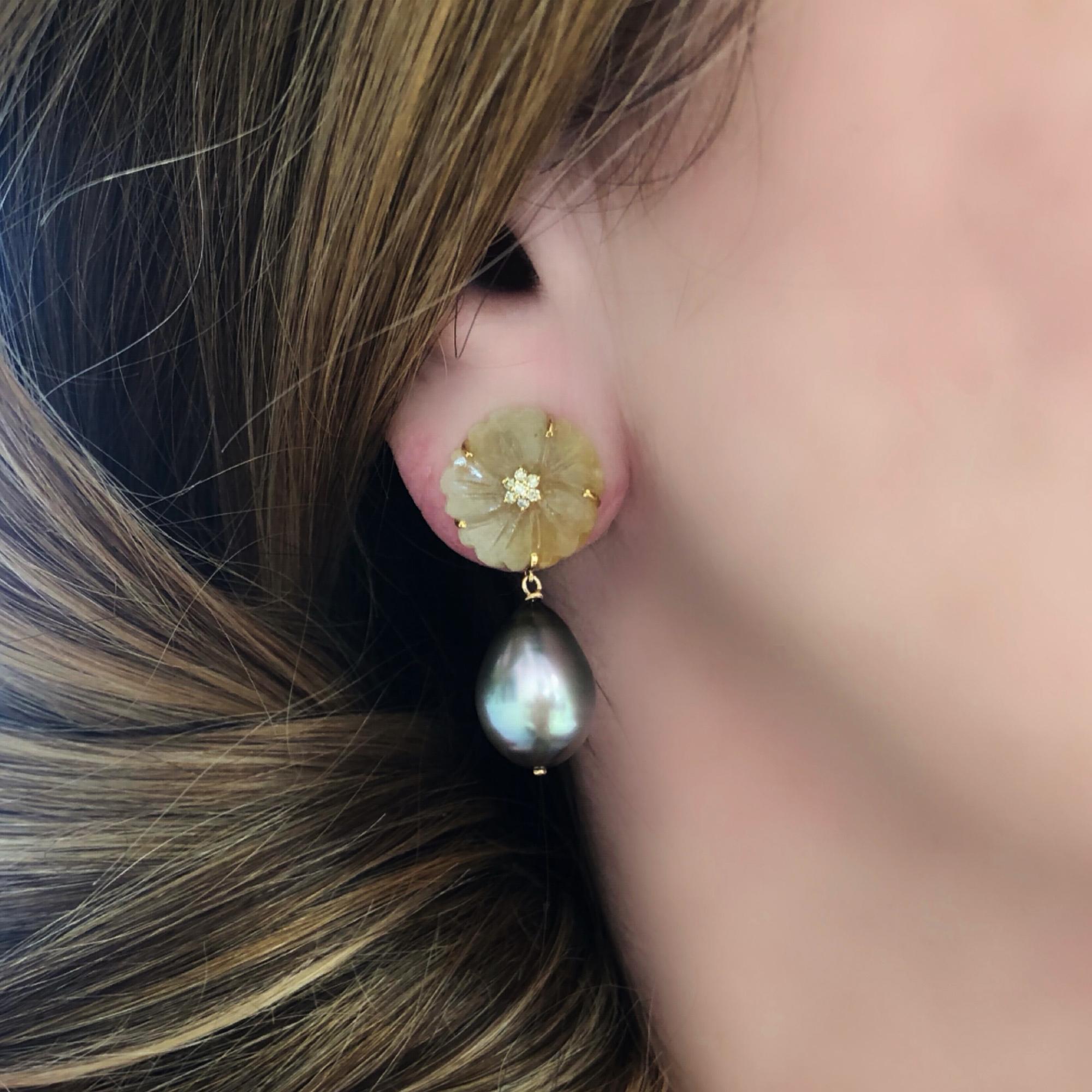 Reverso South-sea Pearl & Sapphire Flower Dangle Earrings in 18K In Excellent Condition For Sale In Miami, FL